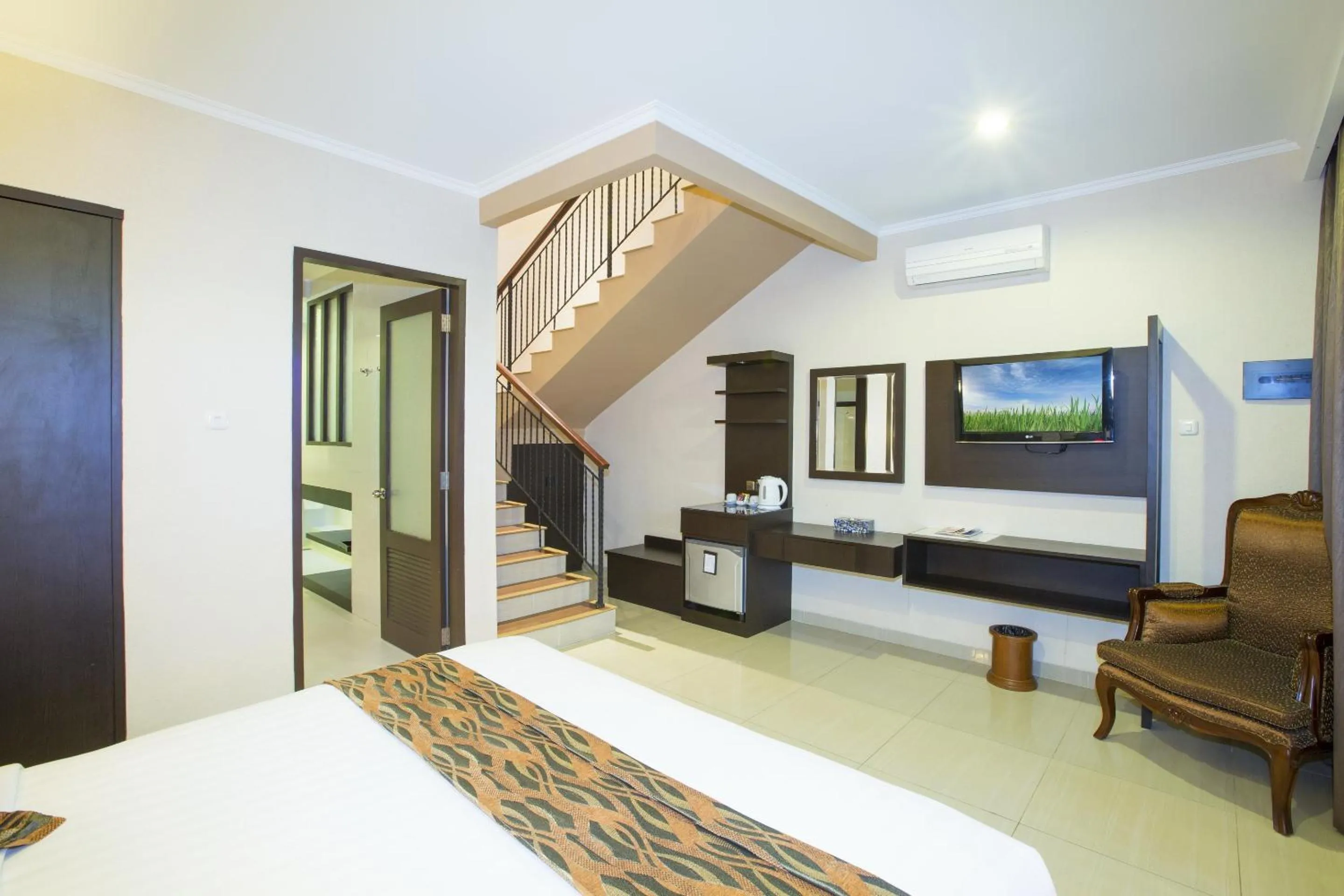 Decorative detail, Bed in Flamingo Dewata Suite