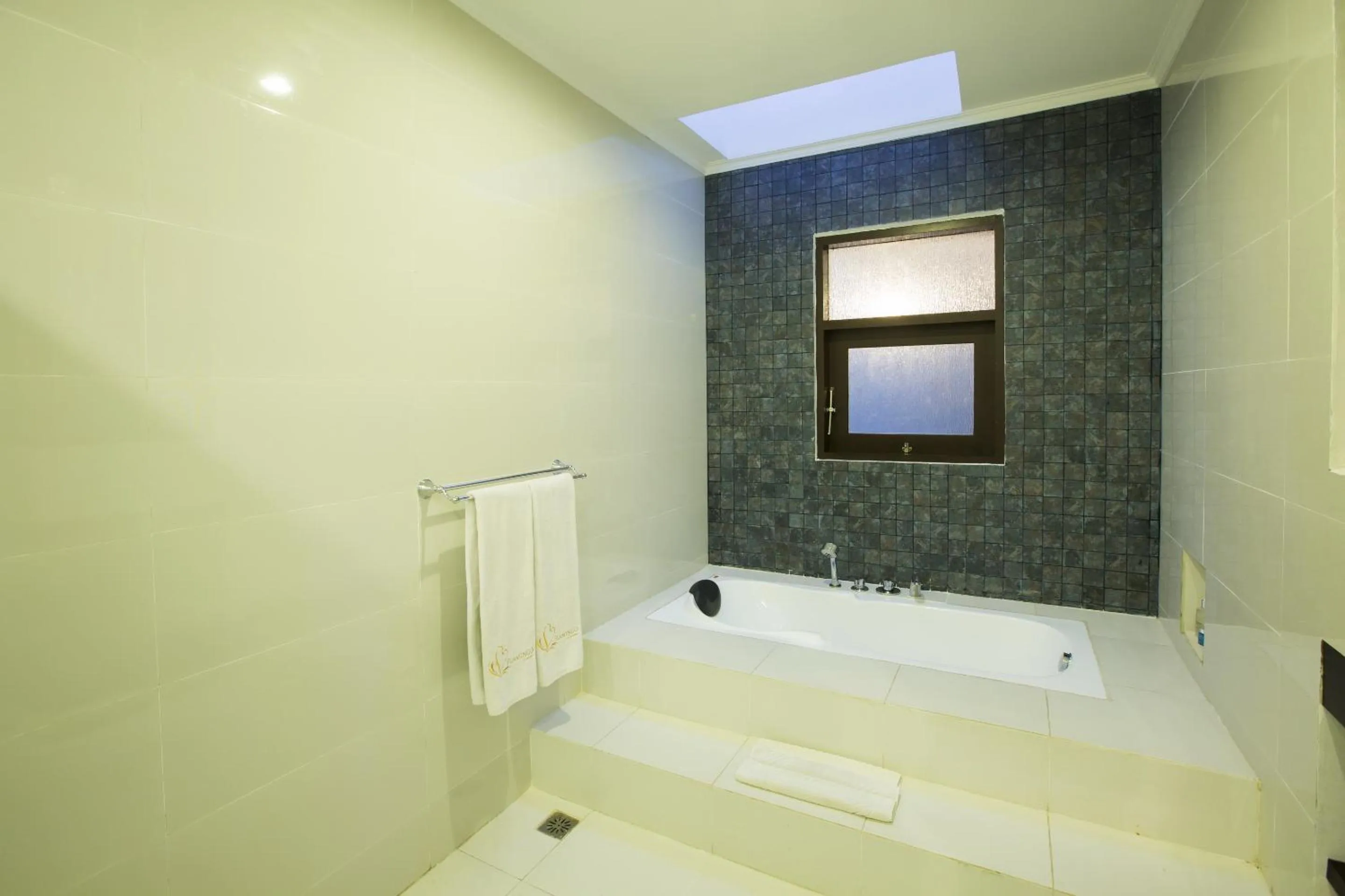 Bathroom in Flamingo Dewata Suite