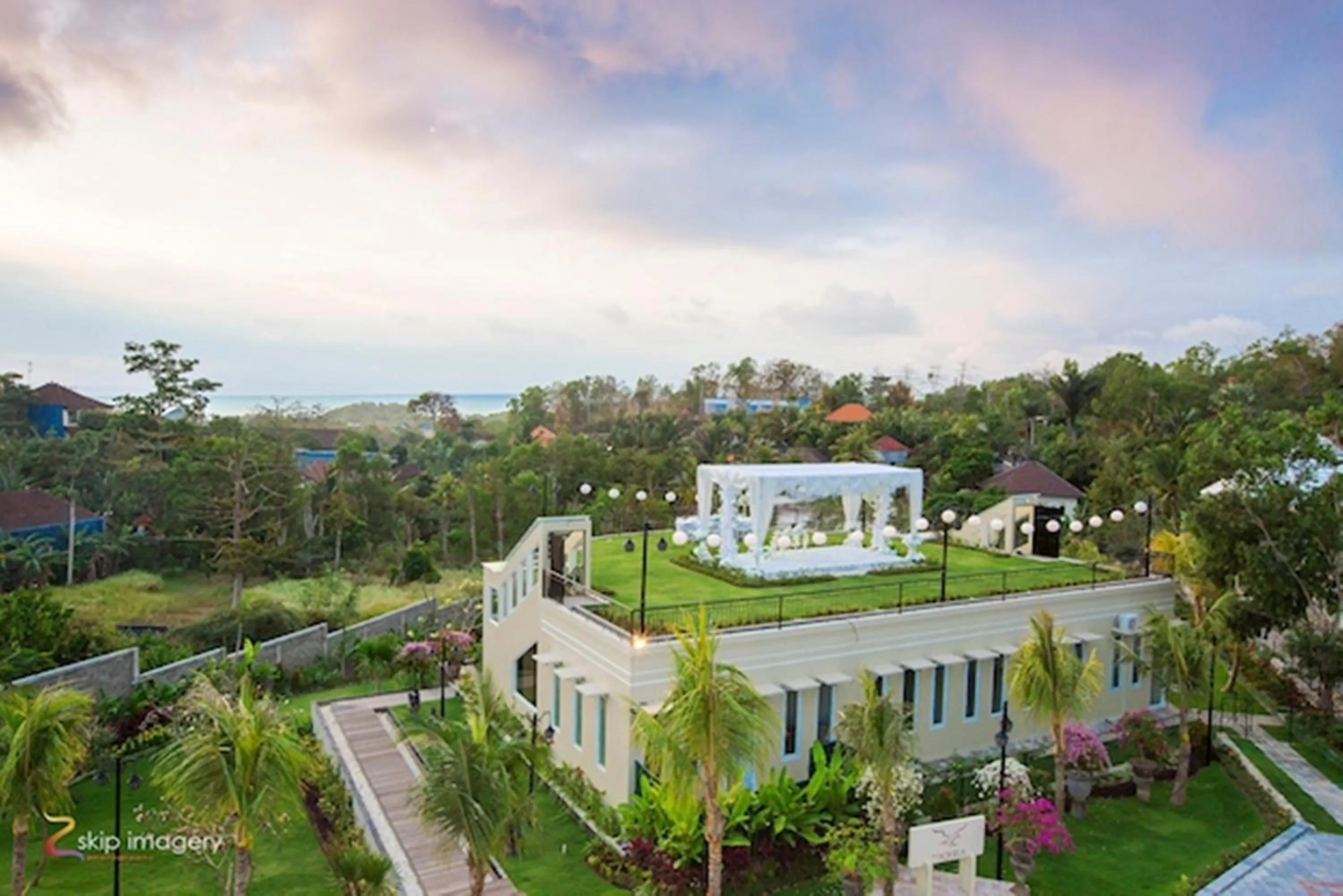 Facade/entrance in Flamingo Dewata Suite