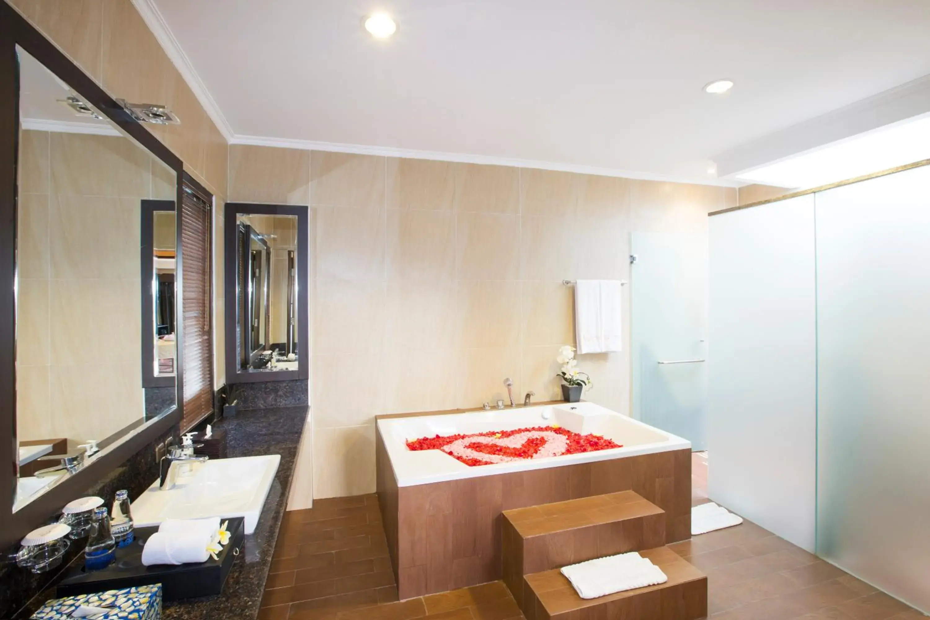 Bathroom, Bed in Flamingo Dewata Suite Bathroom, Bed in Flamingo Dewata Suite