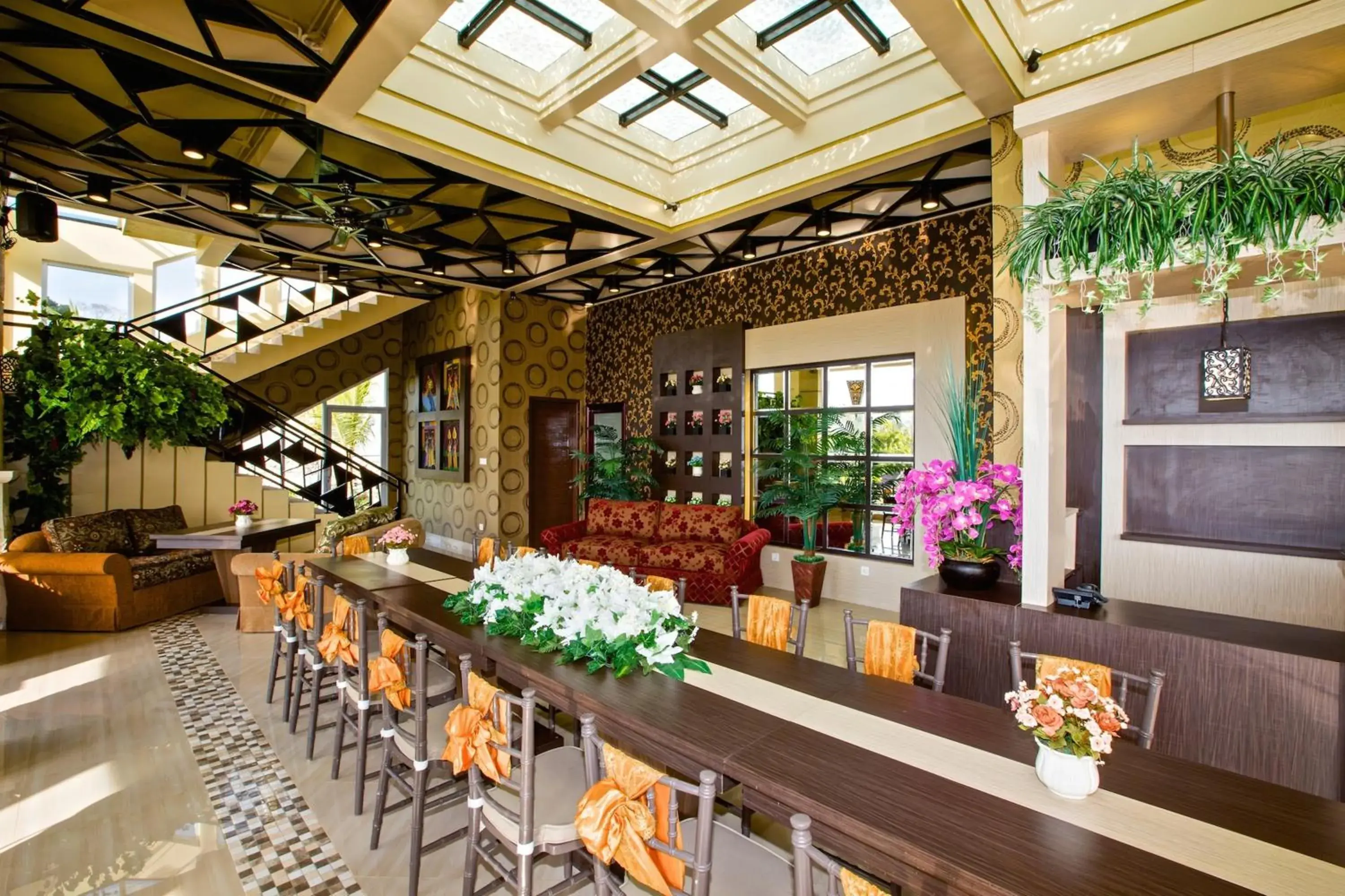 Restaurant/places to eat in Flamingo Dewata Suite Restaurant/places to eat in Flamingo Dewata Suite