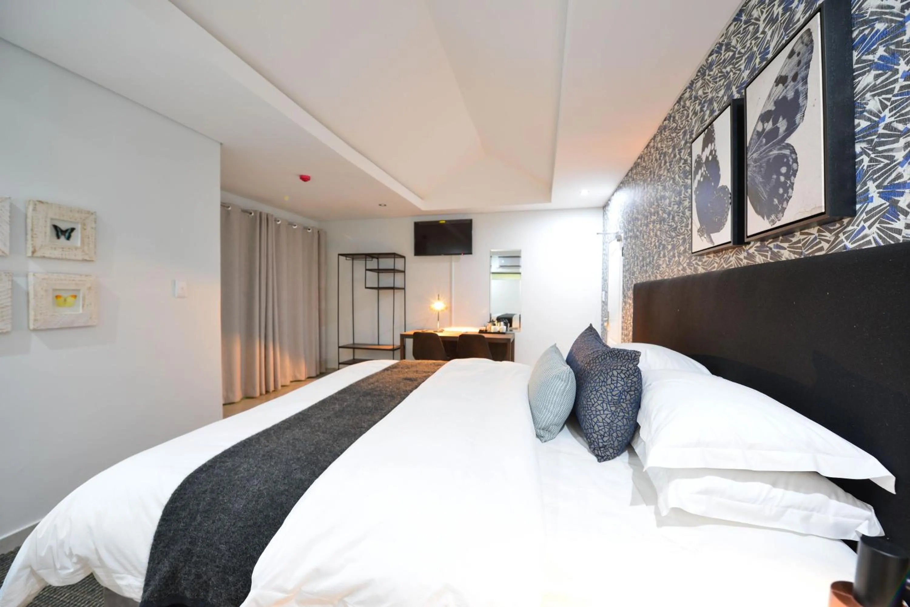 Photo of the whole room, Bed in Serurubele Boutique Hotel