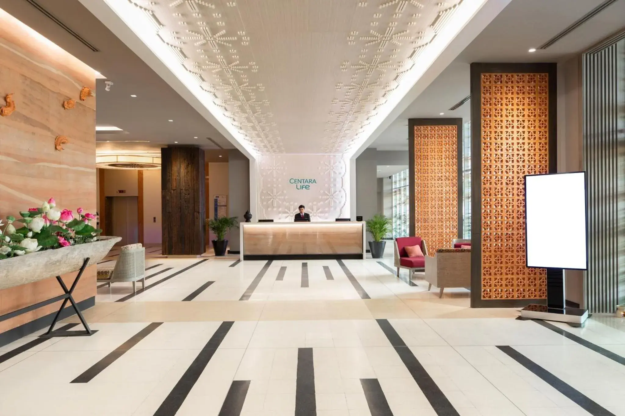 Lobby or reception, Bed in Centara Life Government Complex Hotel & Convention Centre Chaeng Watthana Lobby or reception, Bed in Centara Life Government Complex Hotel & Convention Centre Chaeng Watthana