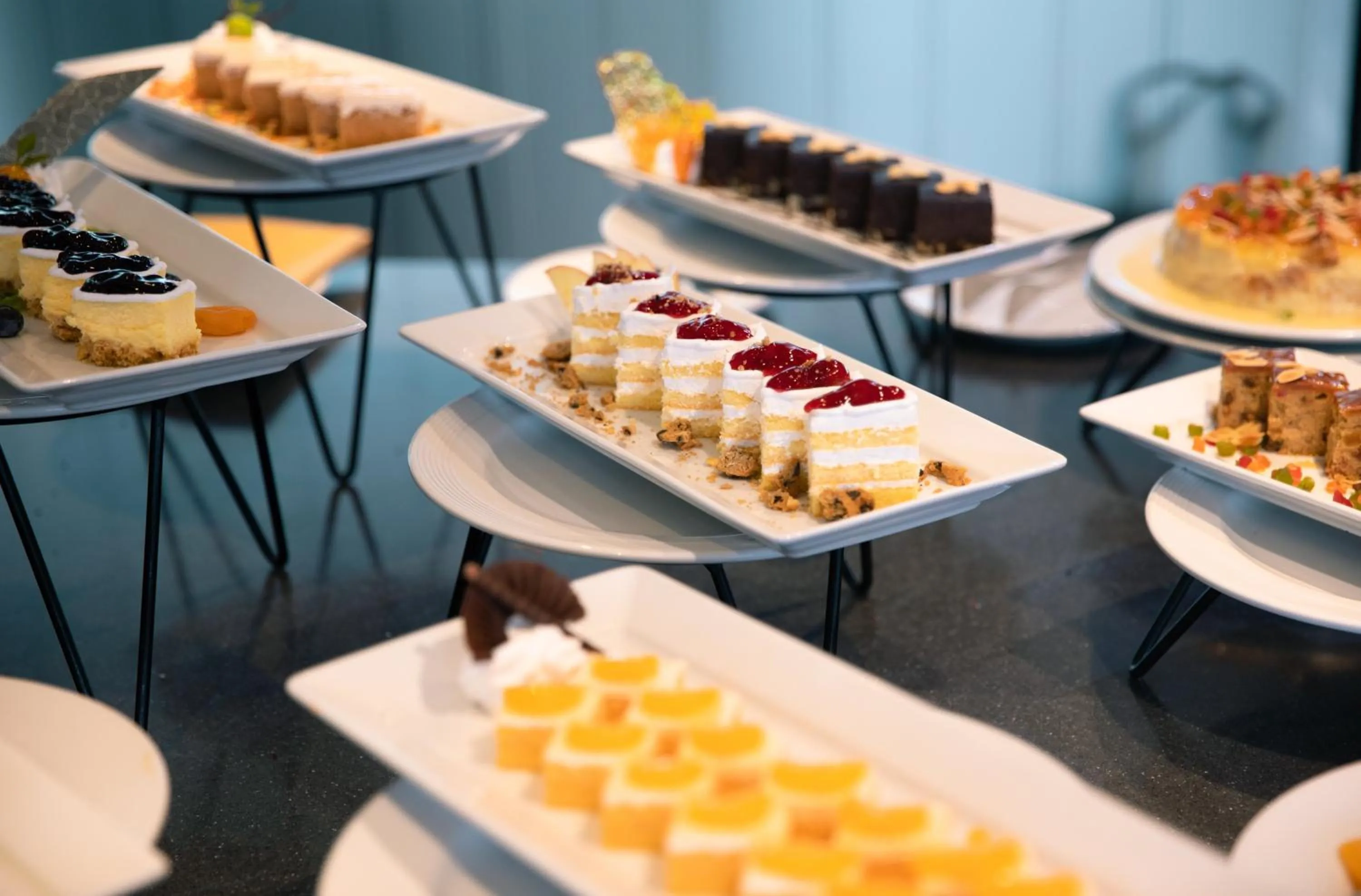 Restaurant/places to eat in Centara Life Government Complex Hotel & Convention Centre Chaeng Watthana