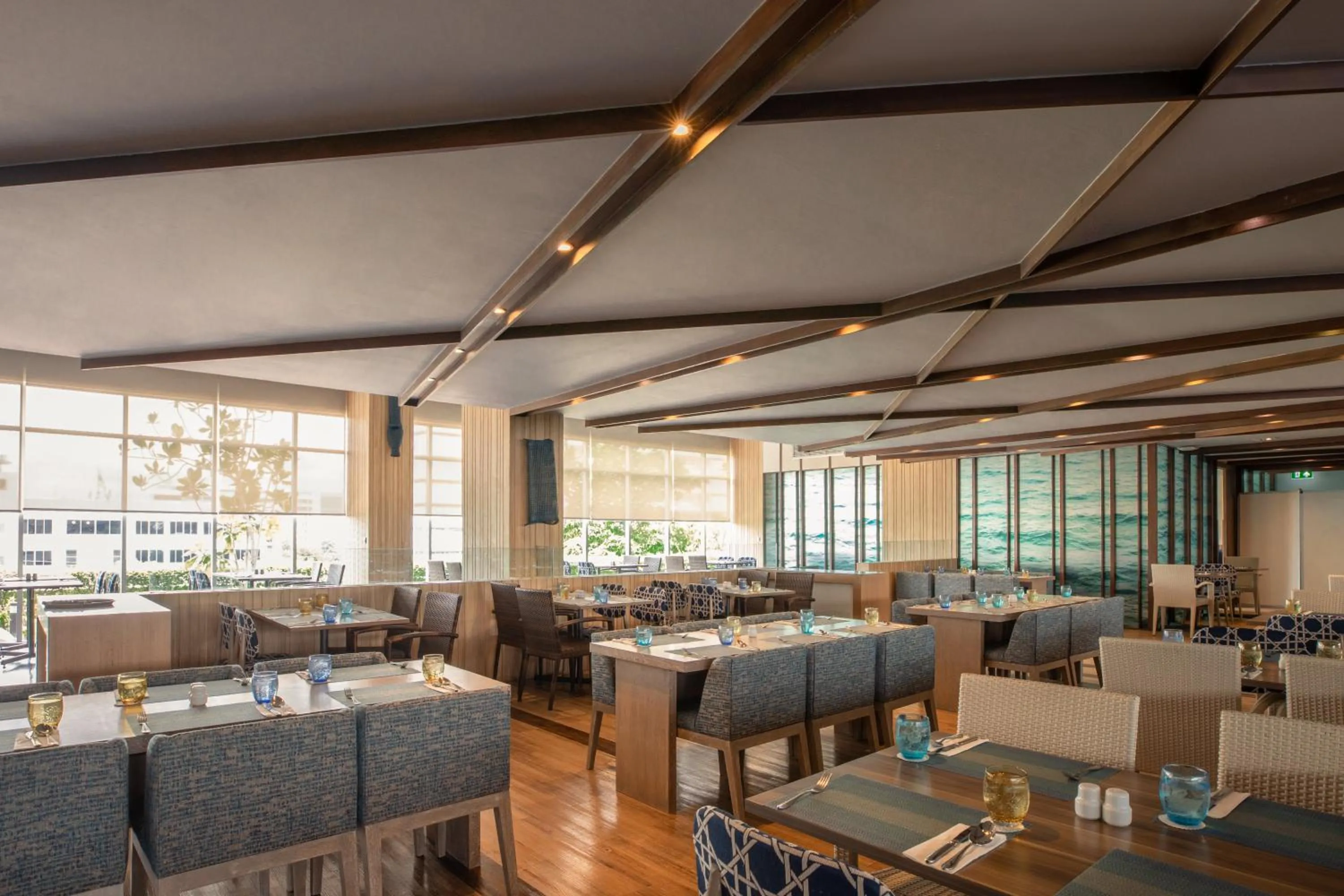 Restaurant/places to eat in Centara Life Government Complex Hotel & Convention Centre Chaeng Watthana