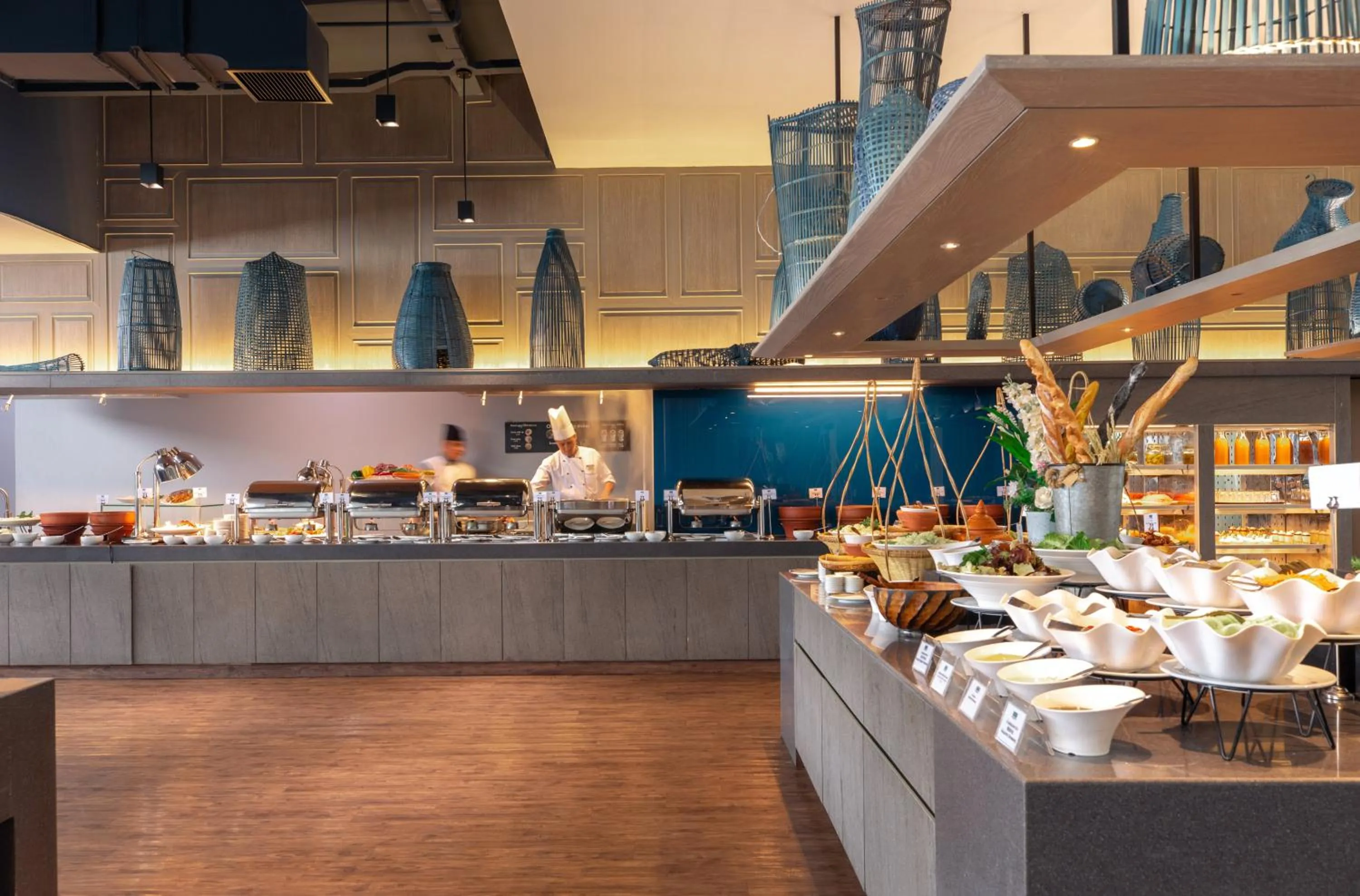 Restaurant/places to eat in Centara Life Government Complex Hotel & Convention Centre Chaeng Watthana