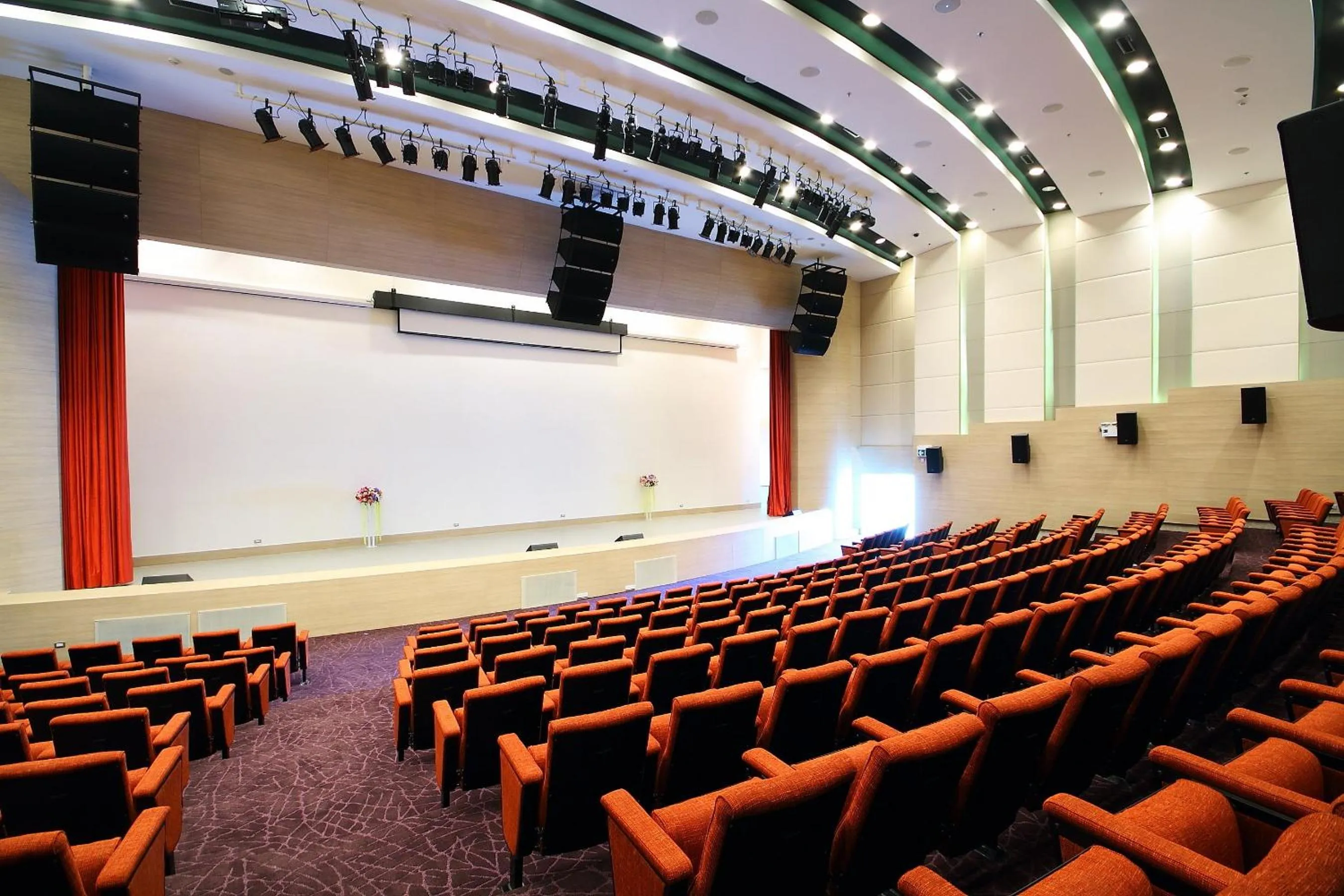 Entertainment in Centara Life Government Complex Hotel & Convention Centre Chaeng Watthana