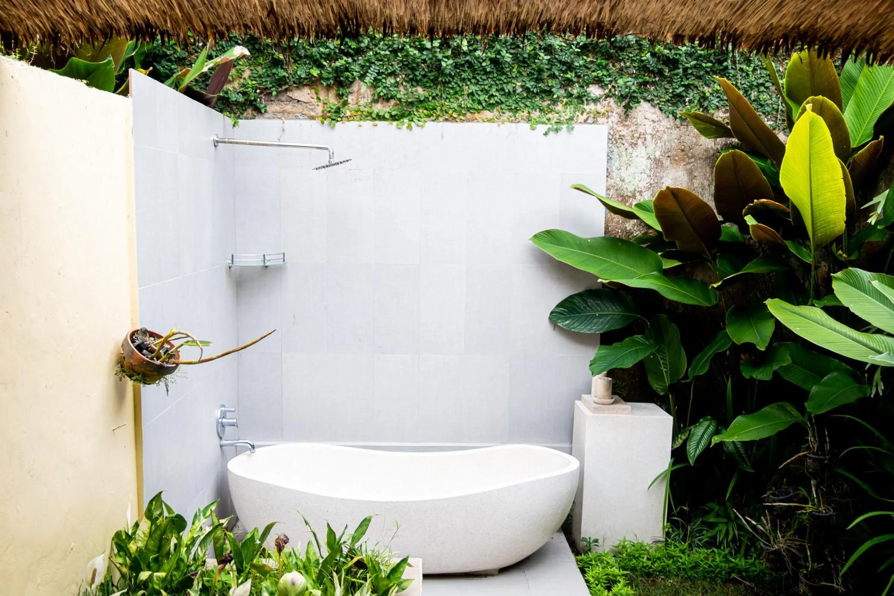 Property building in Lodtunduh Sari