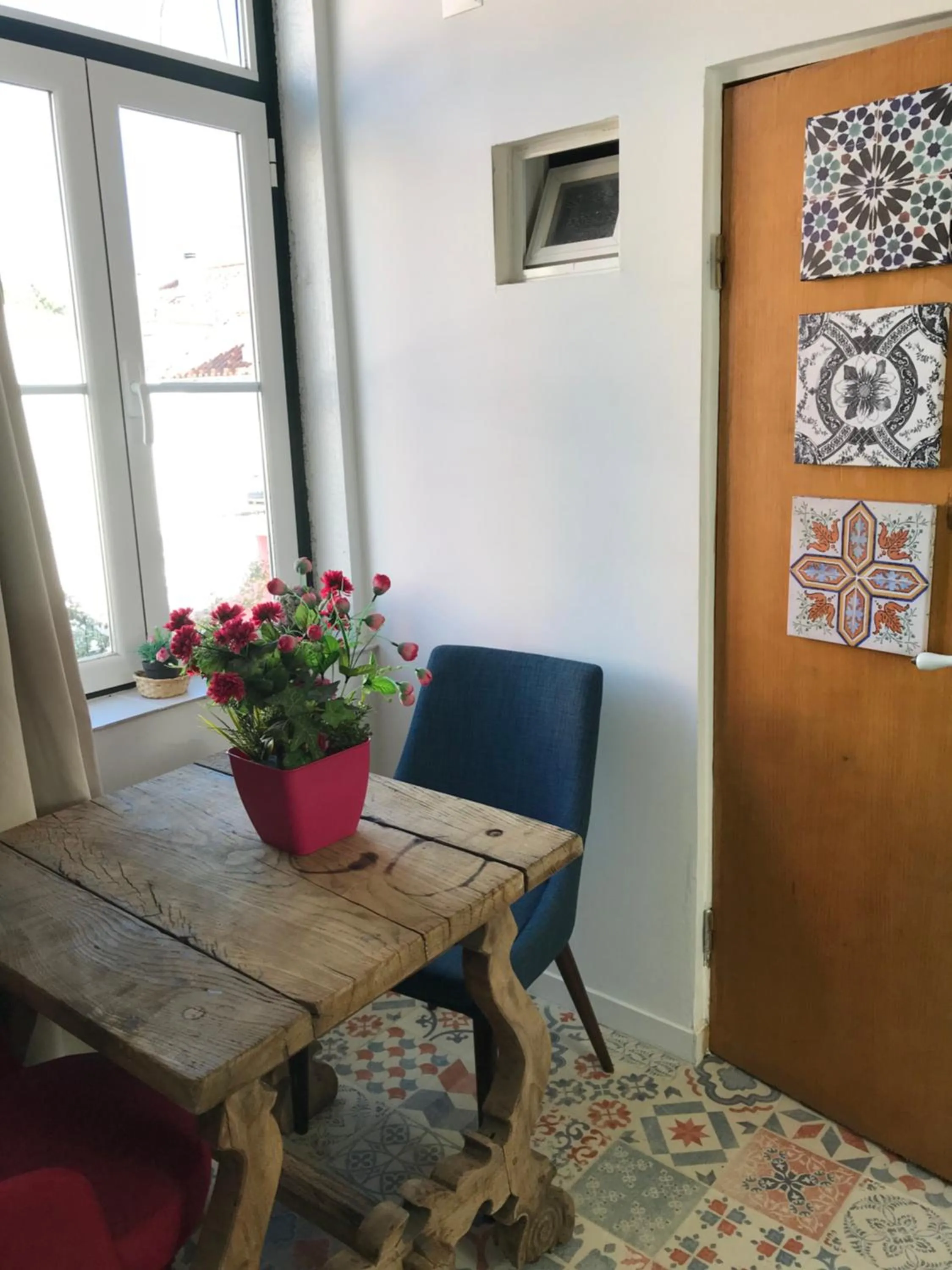 Seating area in Alfama Patio Apartments
