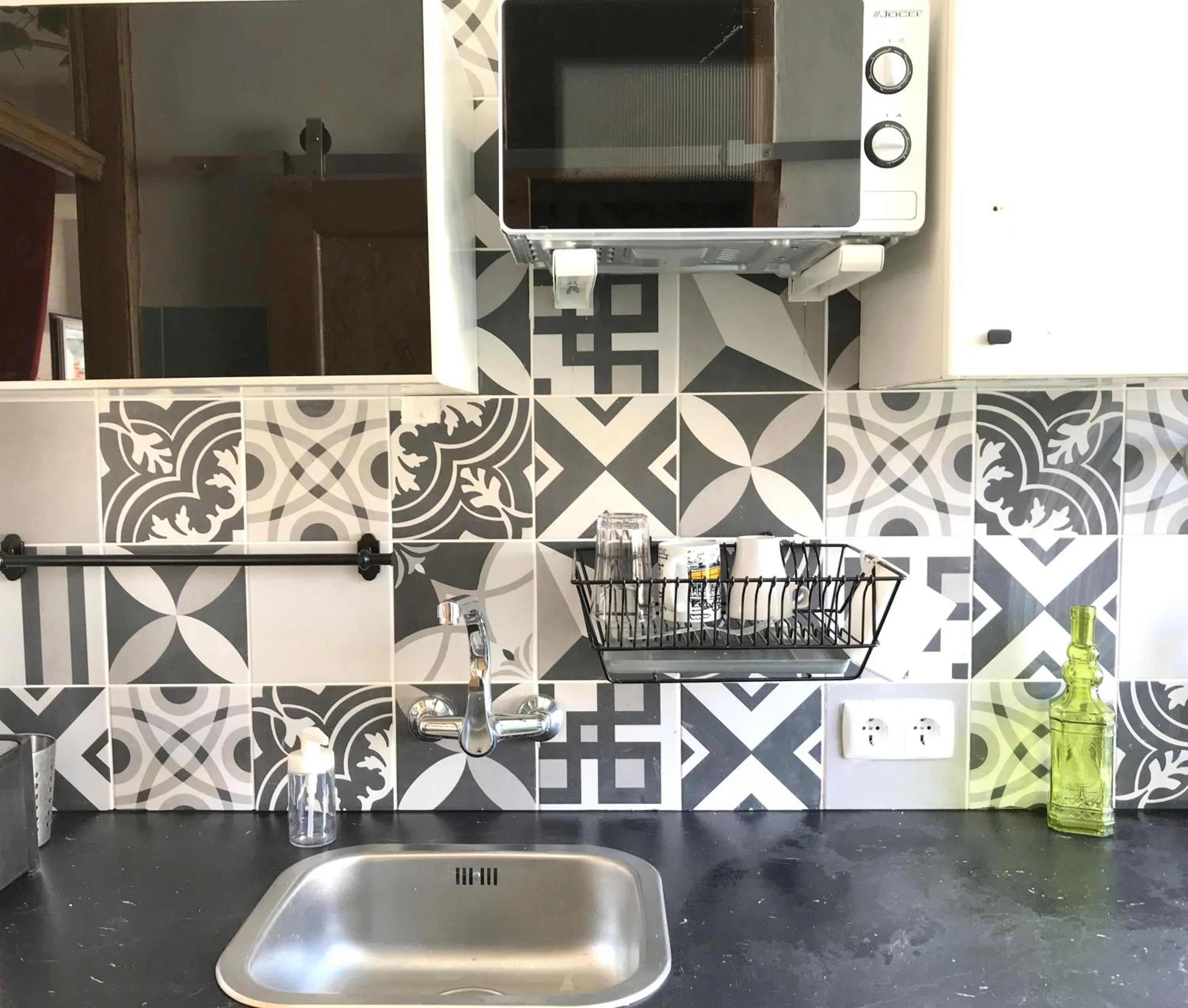 Kitchen or kitchenette in Alfama Patio Apartments