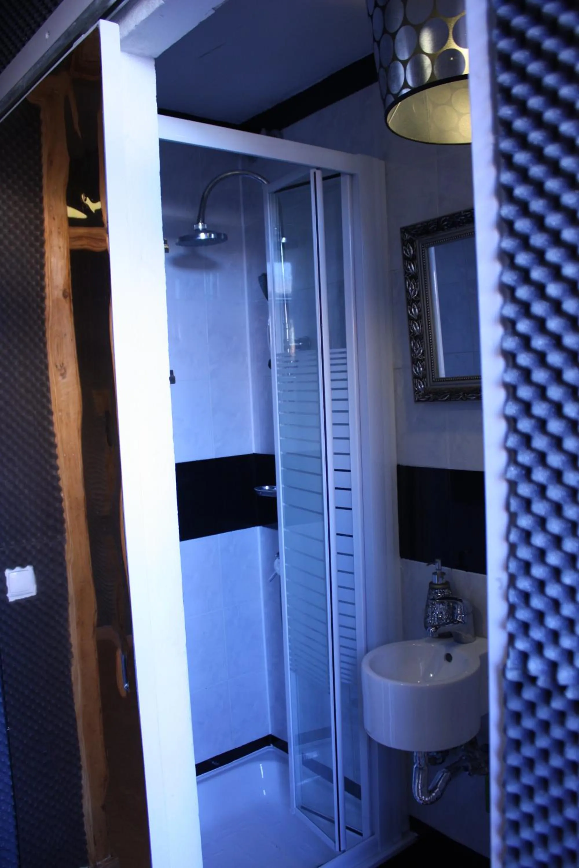 Bathroom in Alfama Patio Apartments