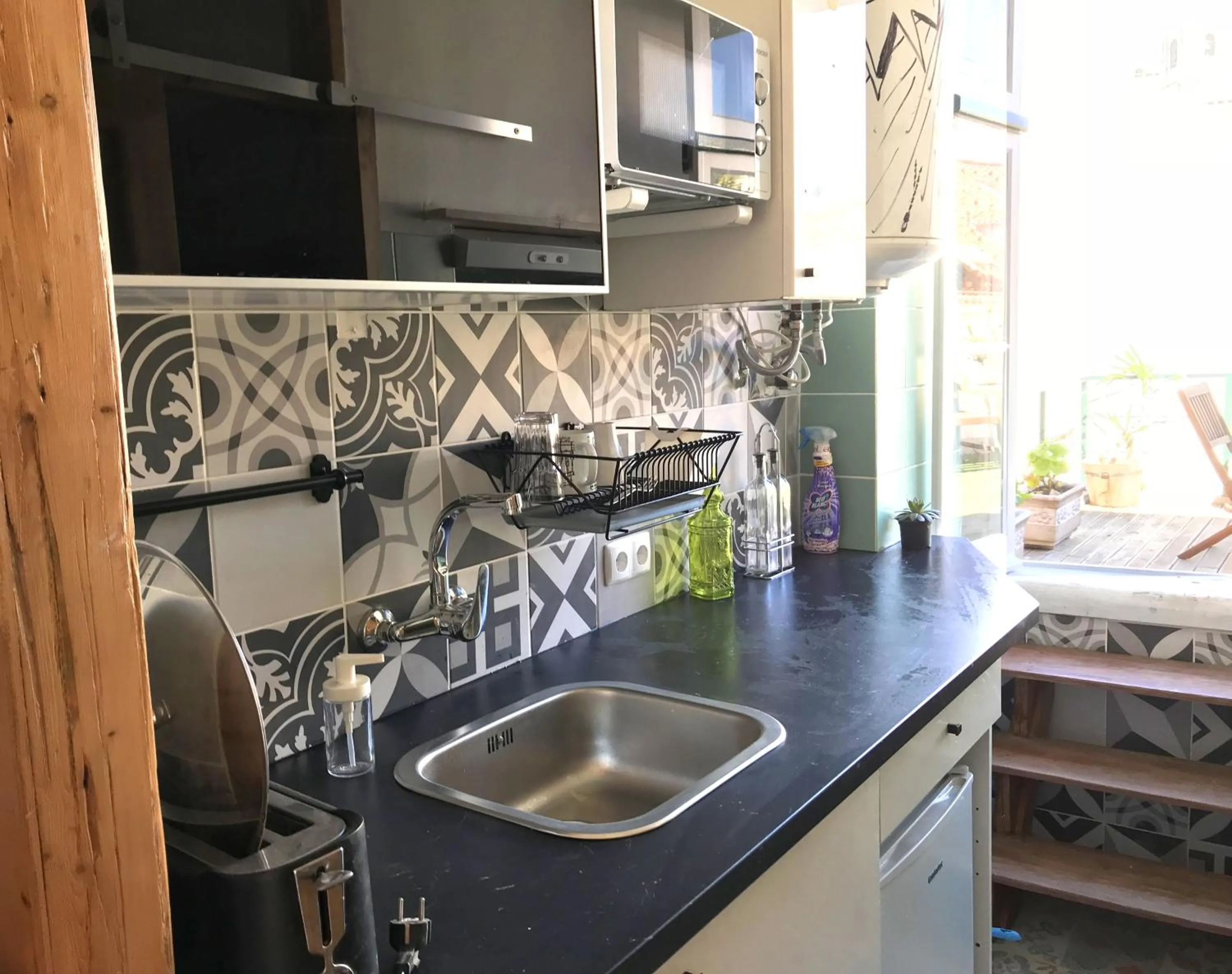 Kitchen or kitchenette in Alfama Patio Apartments