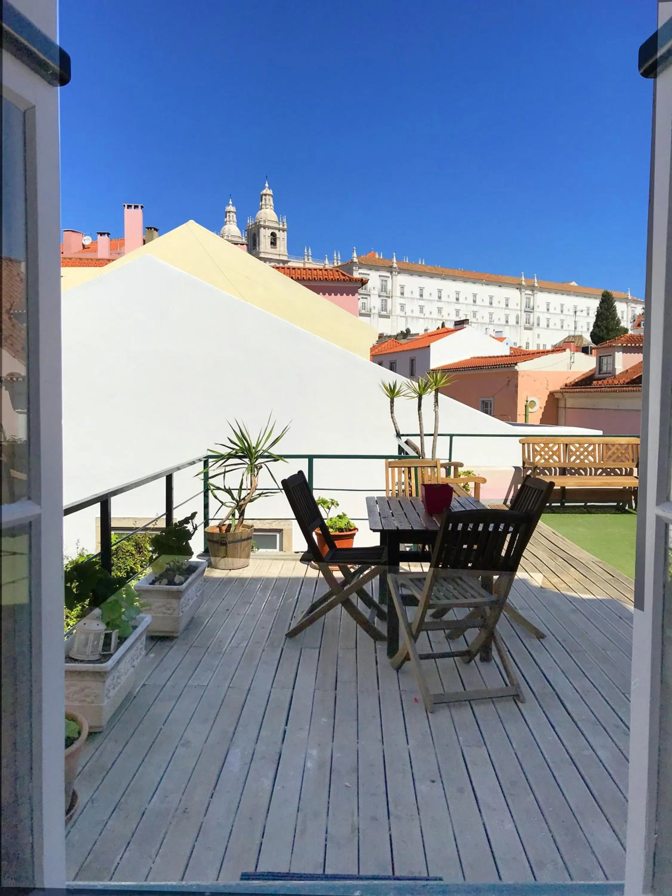 Patio in Alfama Patio Apartments