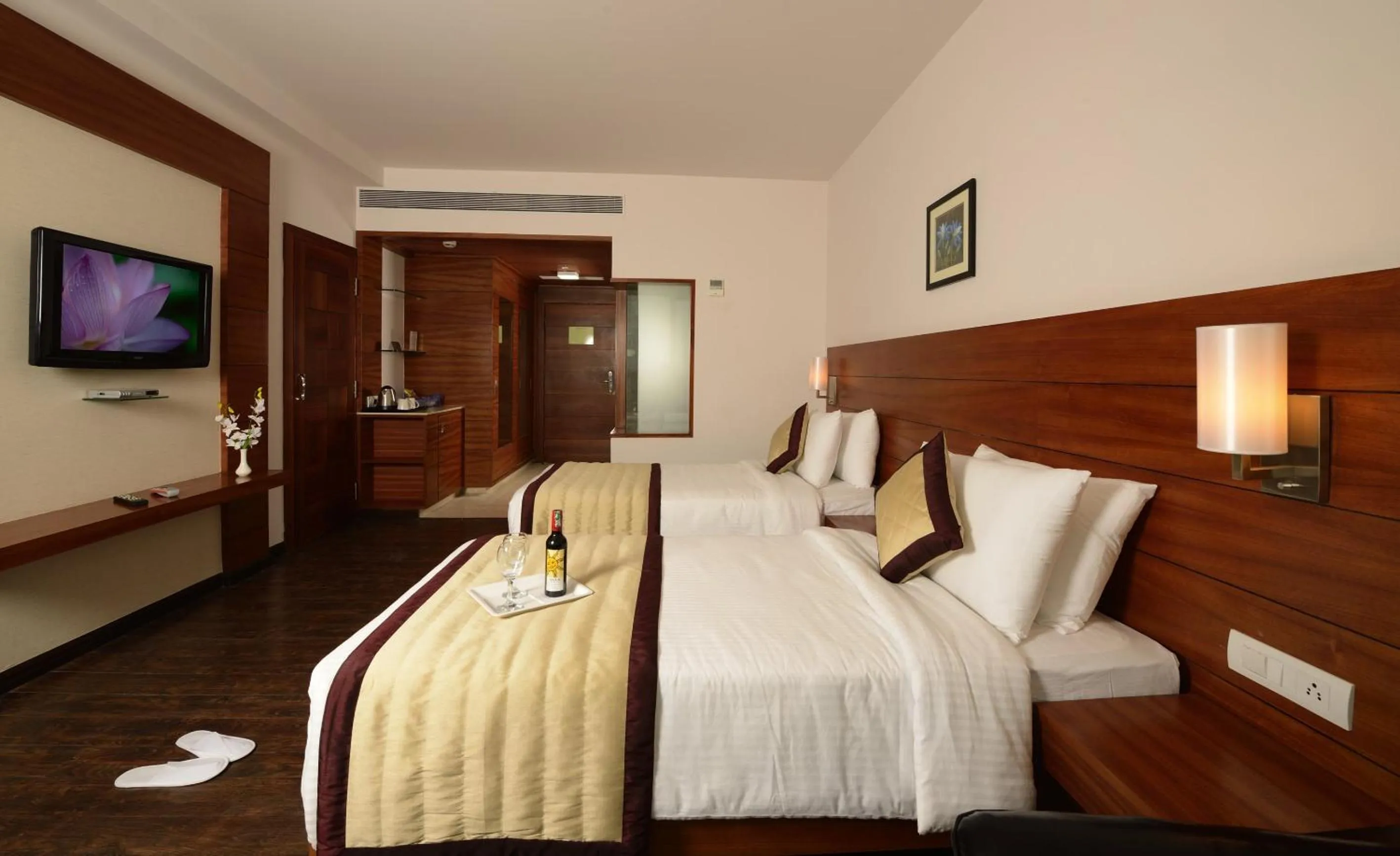 Photo of the whole room, Bed in Hotel Sandy's Tower