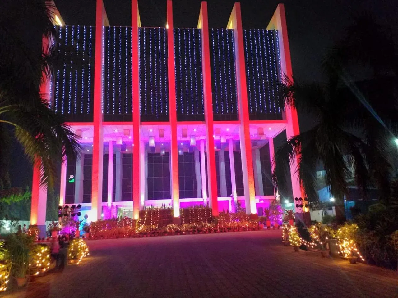 Property building in Hotel Sandy's Tower