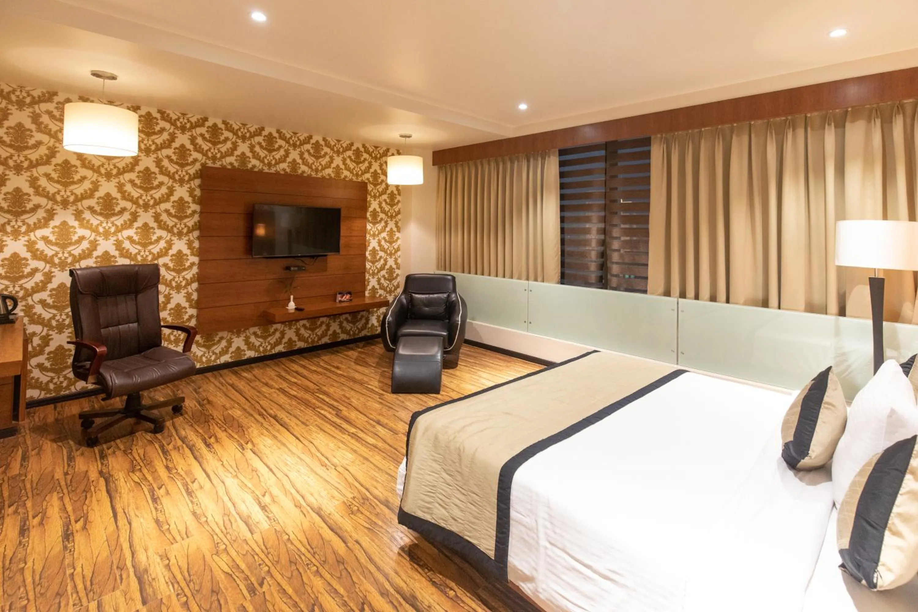 Photo of the whole room, Bed in Hotel Sandy's Tower