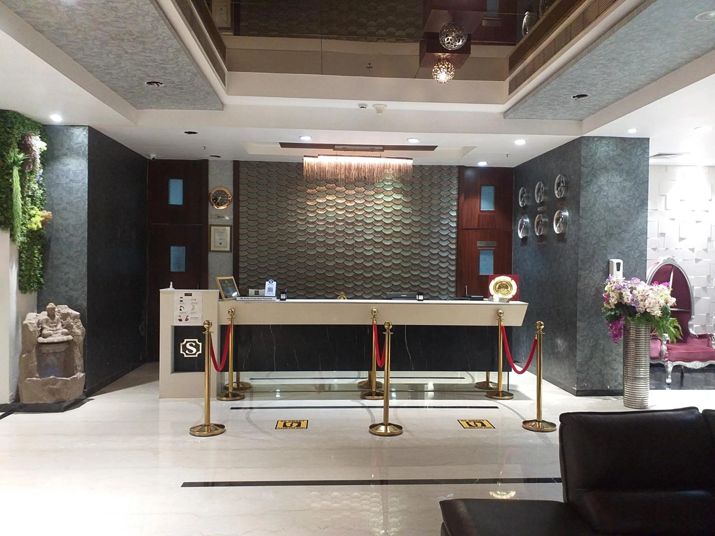 Lobby or reception in Hotel Sandy's Tower