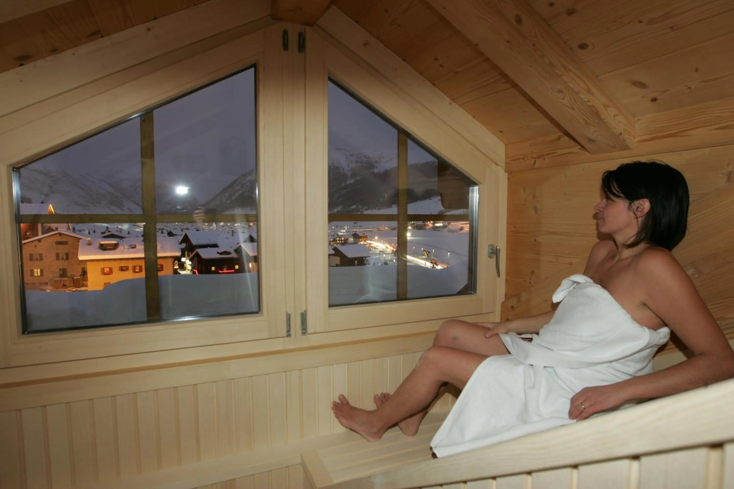 People in Chalet Nada