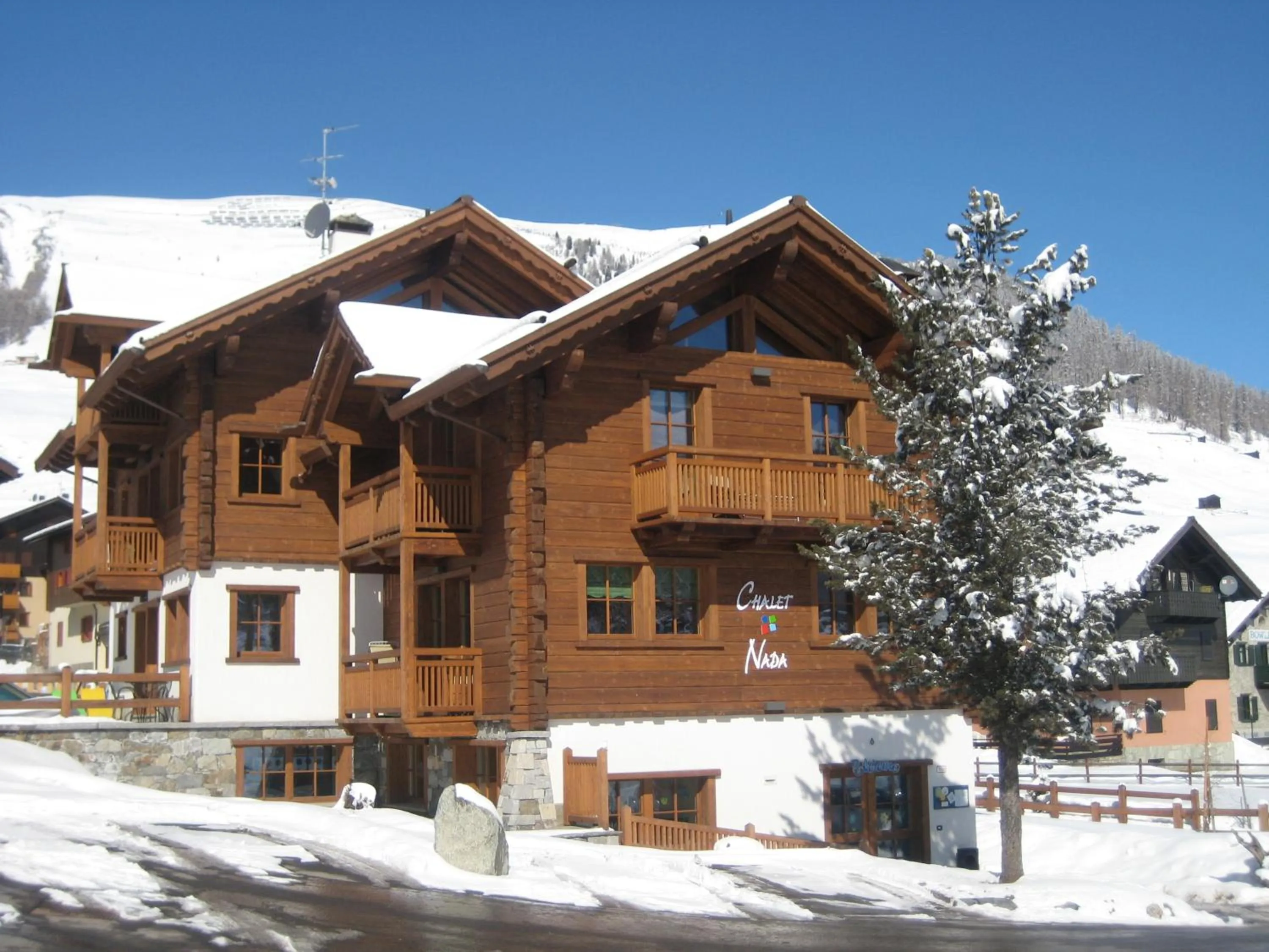 Facade/entrance in Chalet Nada