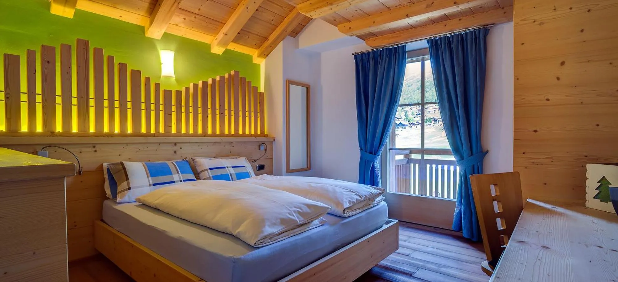 Decorative detail, Bed in Chalet Nada