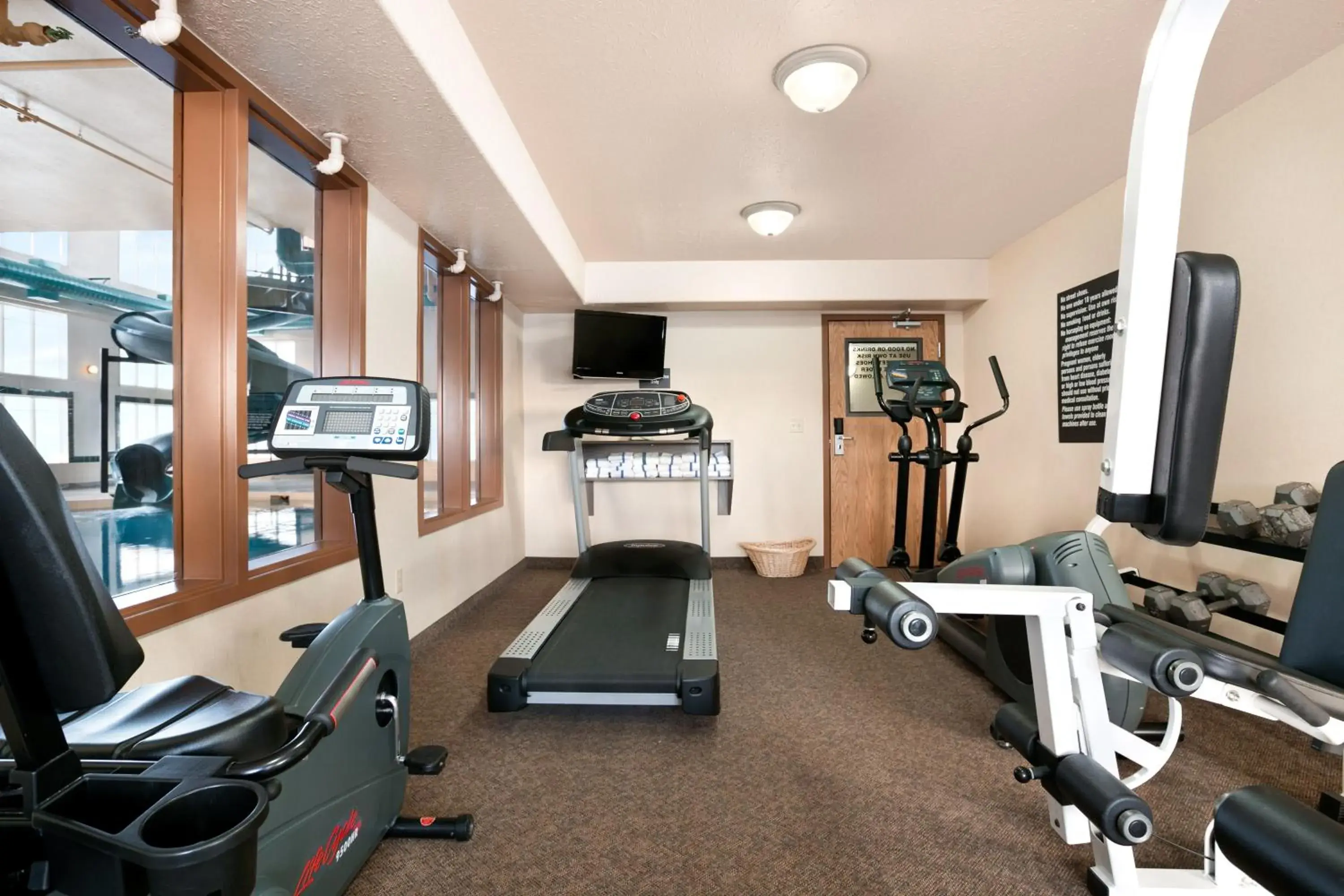 Fitness centre/facilities in Super 8 by Wyndham High Level AB Fitness centre/facilities in Super 8 by Wyndham High Level AB
