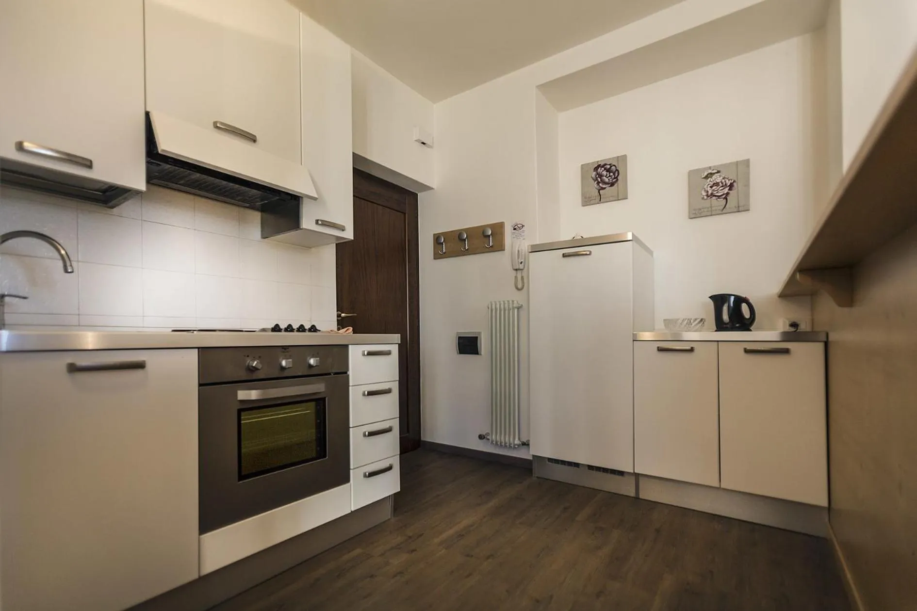 Coffee/tea facilities in Le Servite Apartments