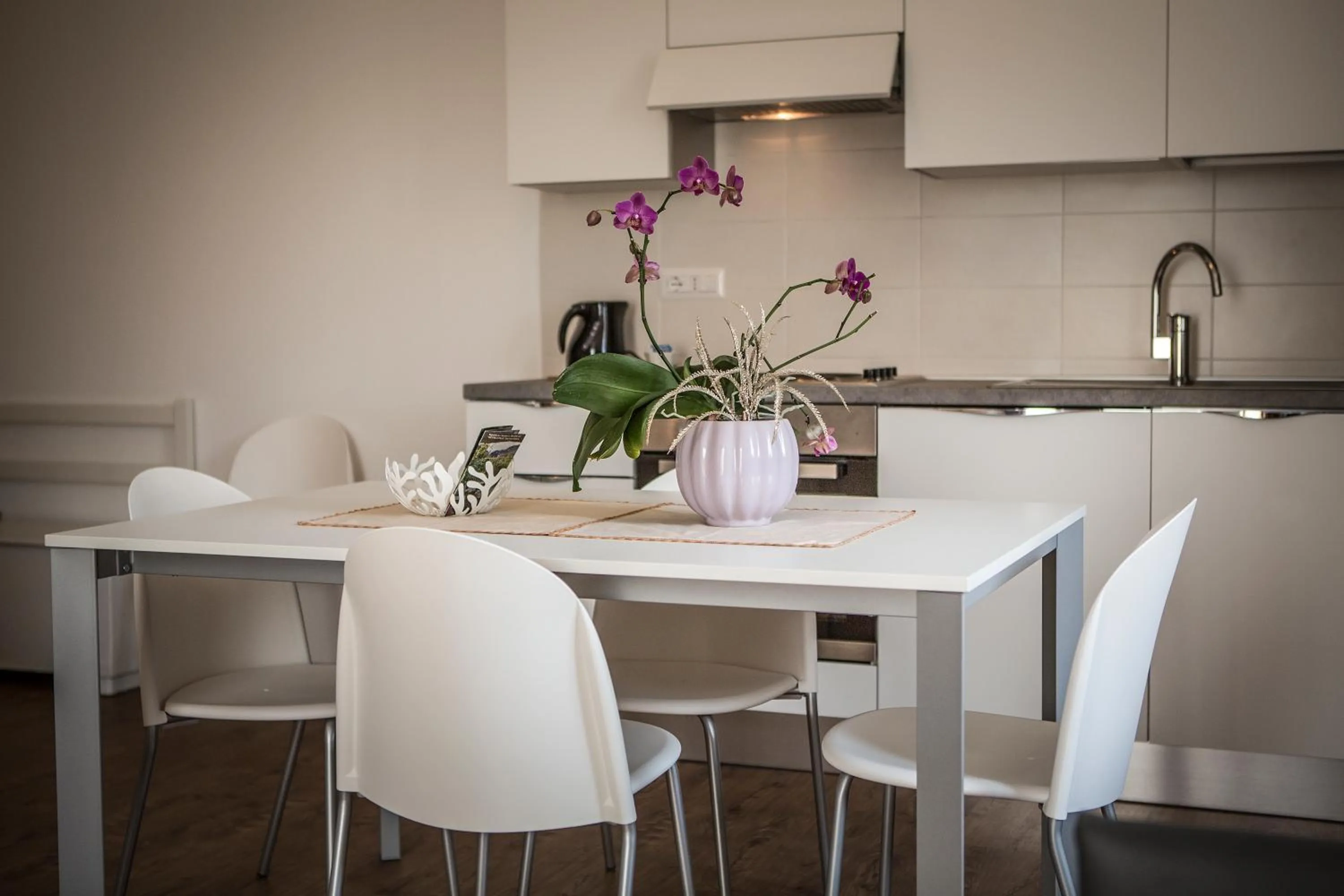 Decorative detail in Le Servite Apartments