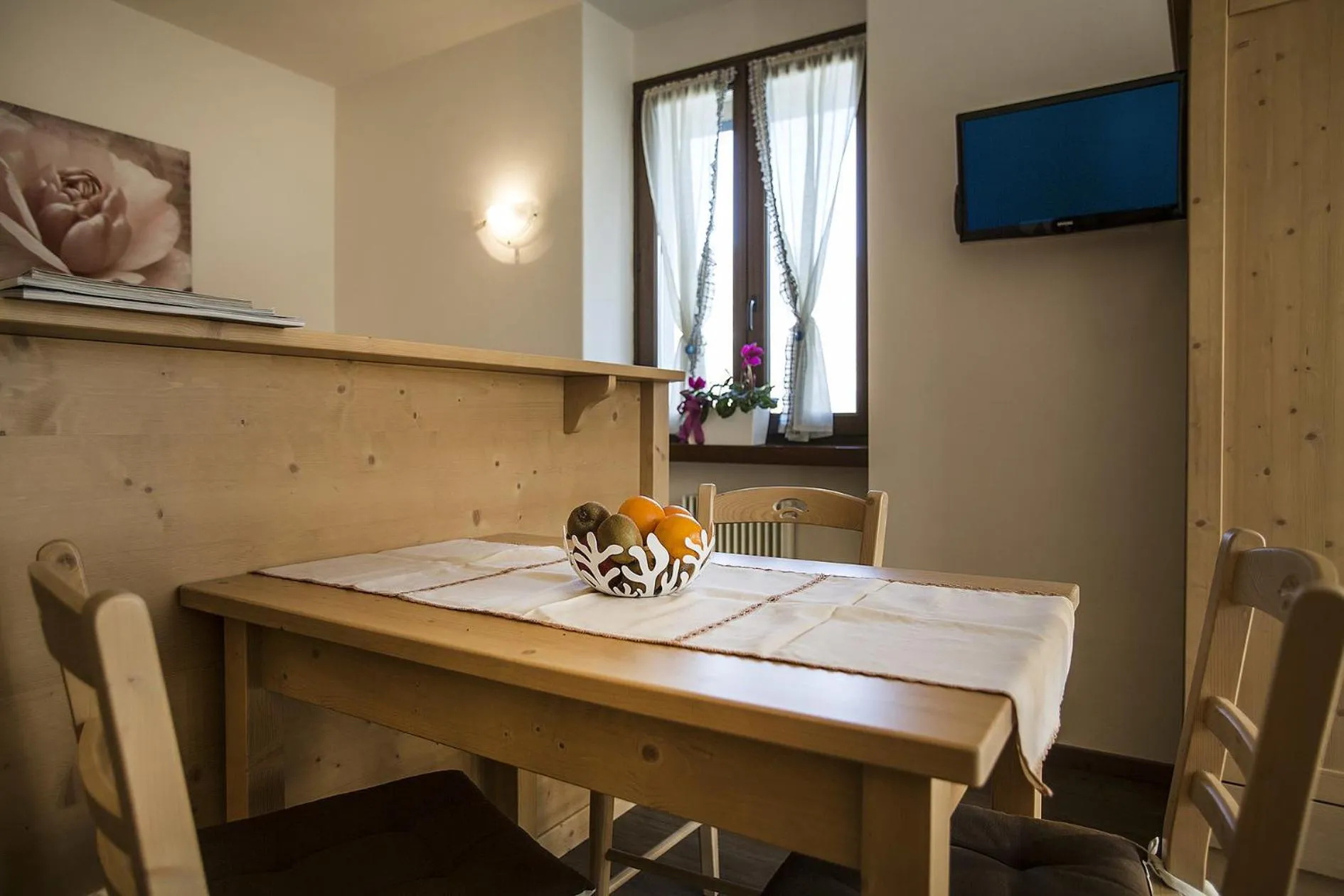 Decorative detail in Le Servite Apartments