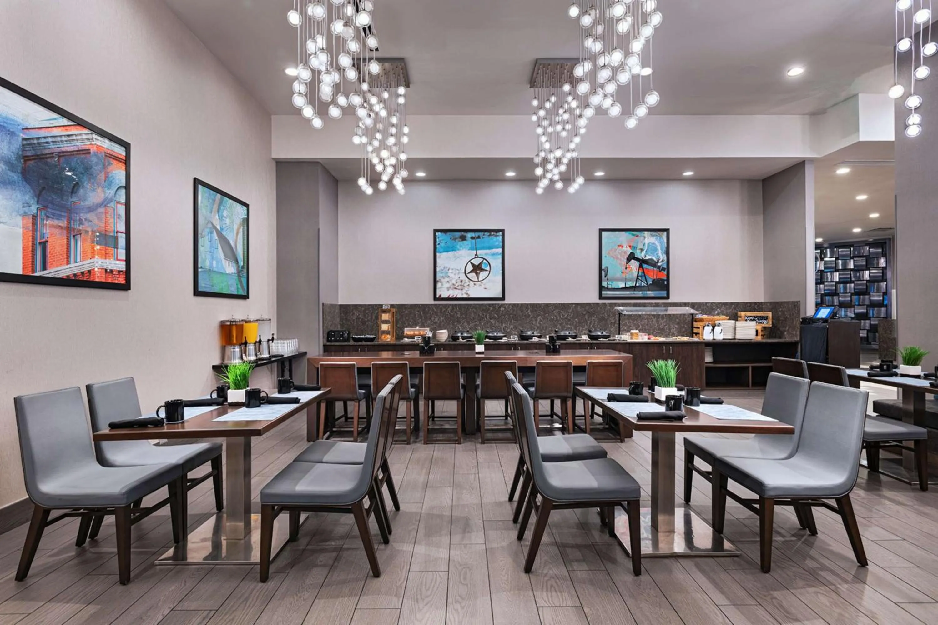 Restaurant/places to eat in Hilton Houston Plaza/Medical Center