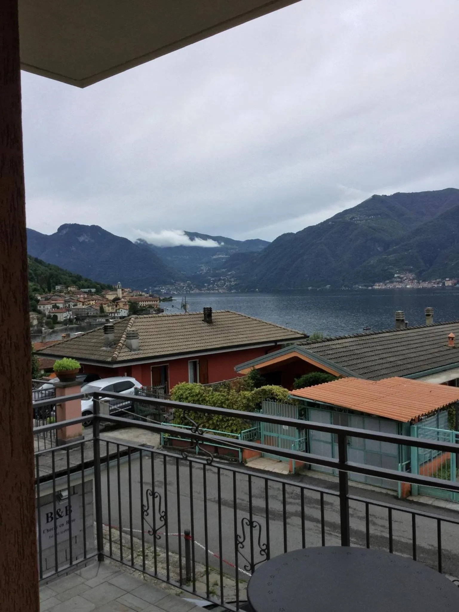 Lake view in B&B Cherry En Rose