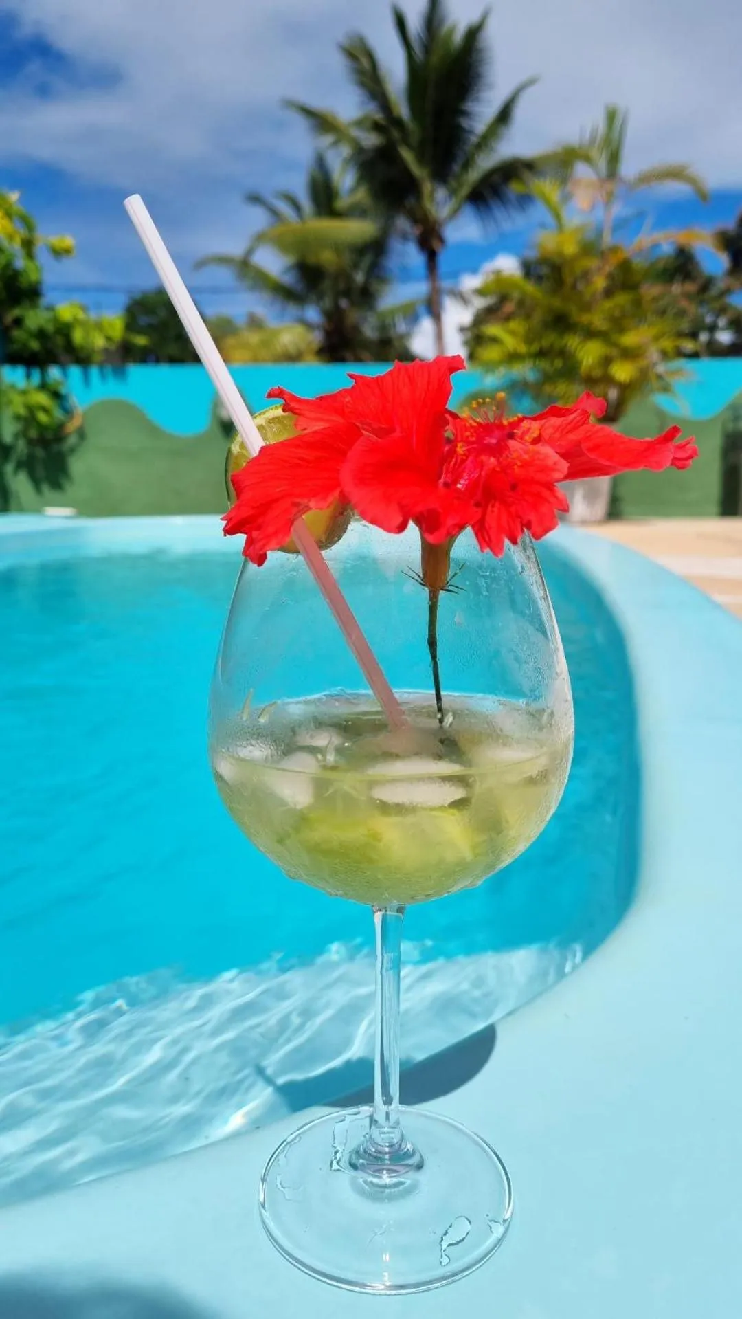 Swimming pool in Pousada Mikaela Arraial