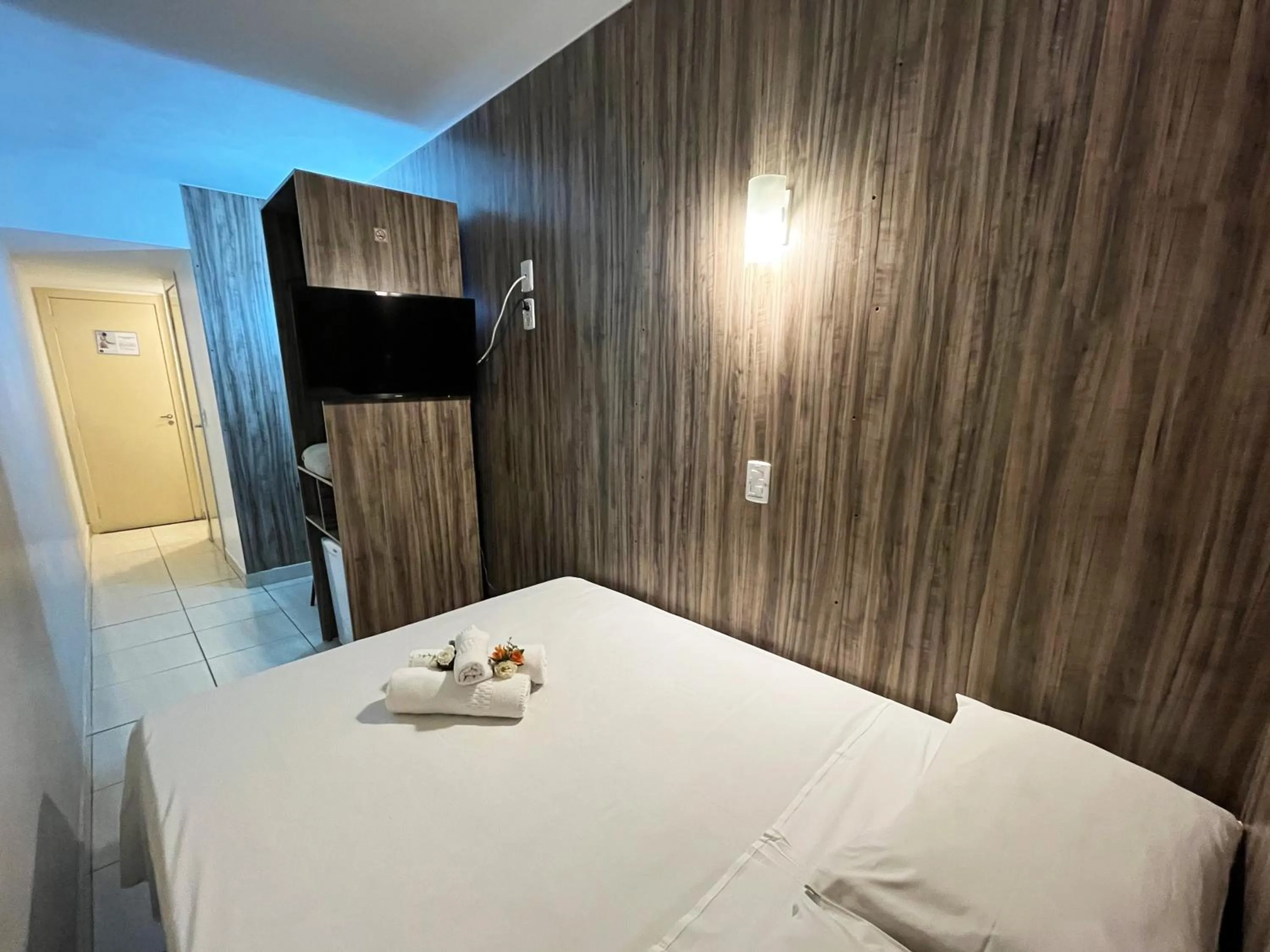 Bed in Hotel Diplomat by Bsb Inn