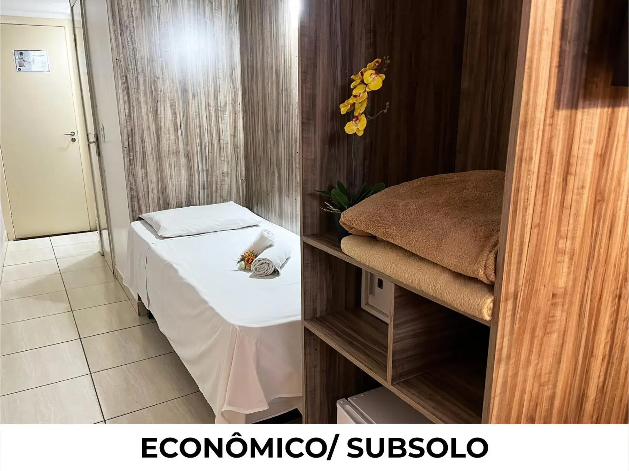Small Twin Room in Hotel Diplomat by Bsb Inn Small Twin Room in Hotel Diplomat by Bsb Inn