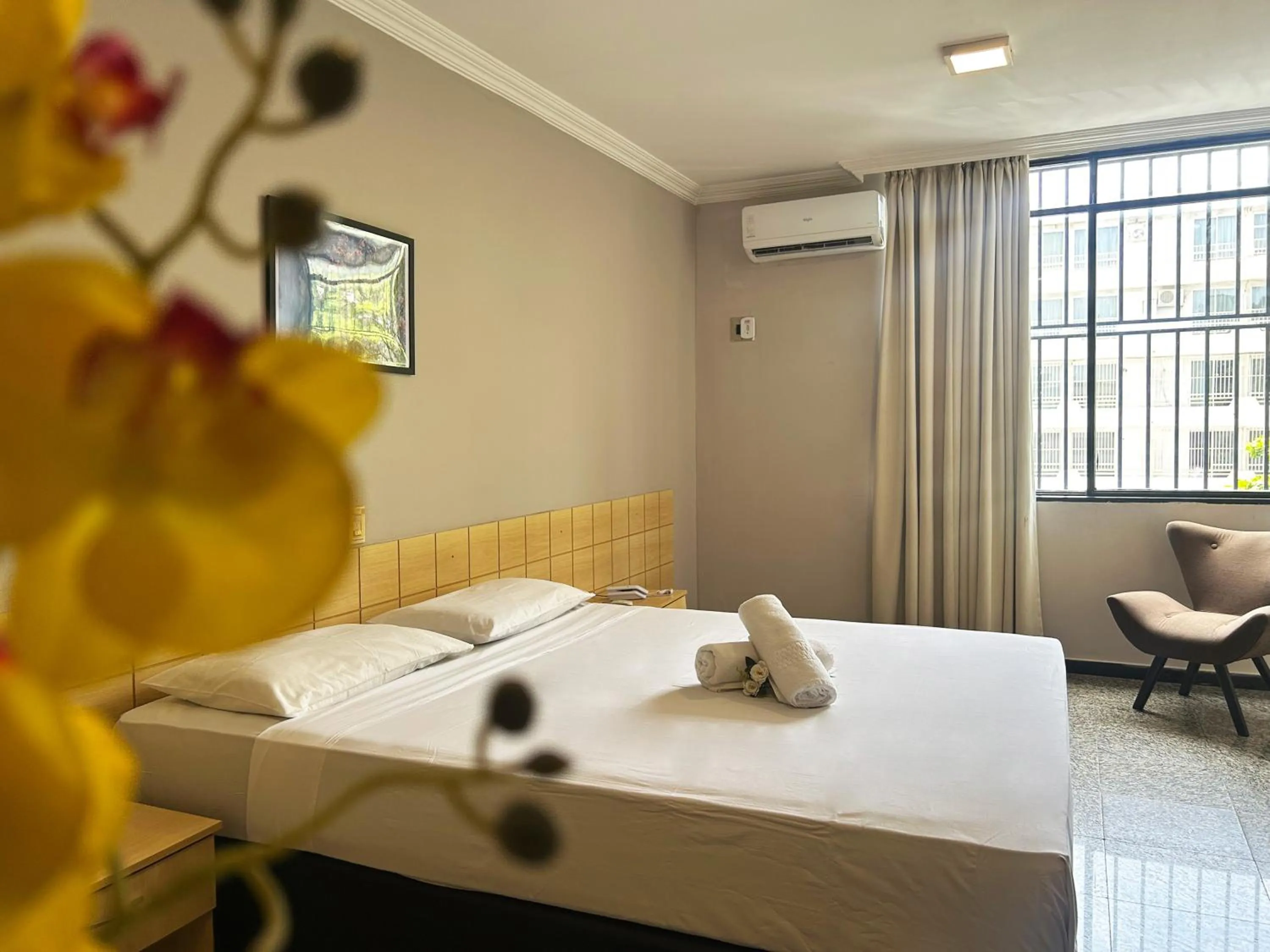 Bed in Hotel Diplomat by Bsb Inn