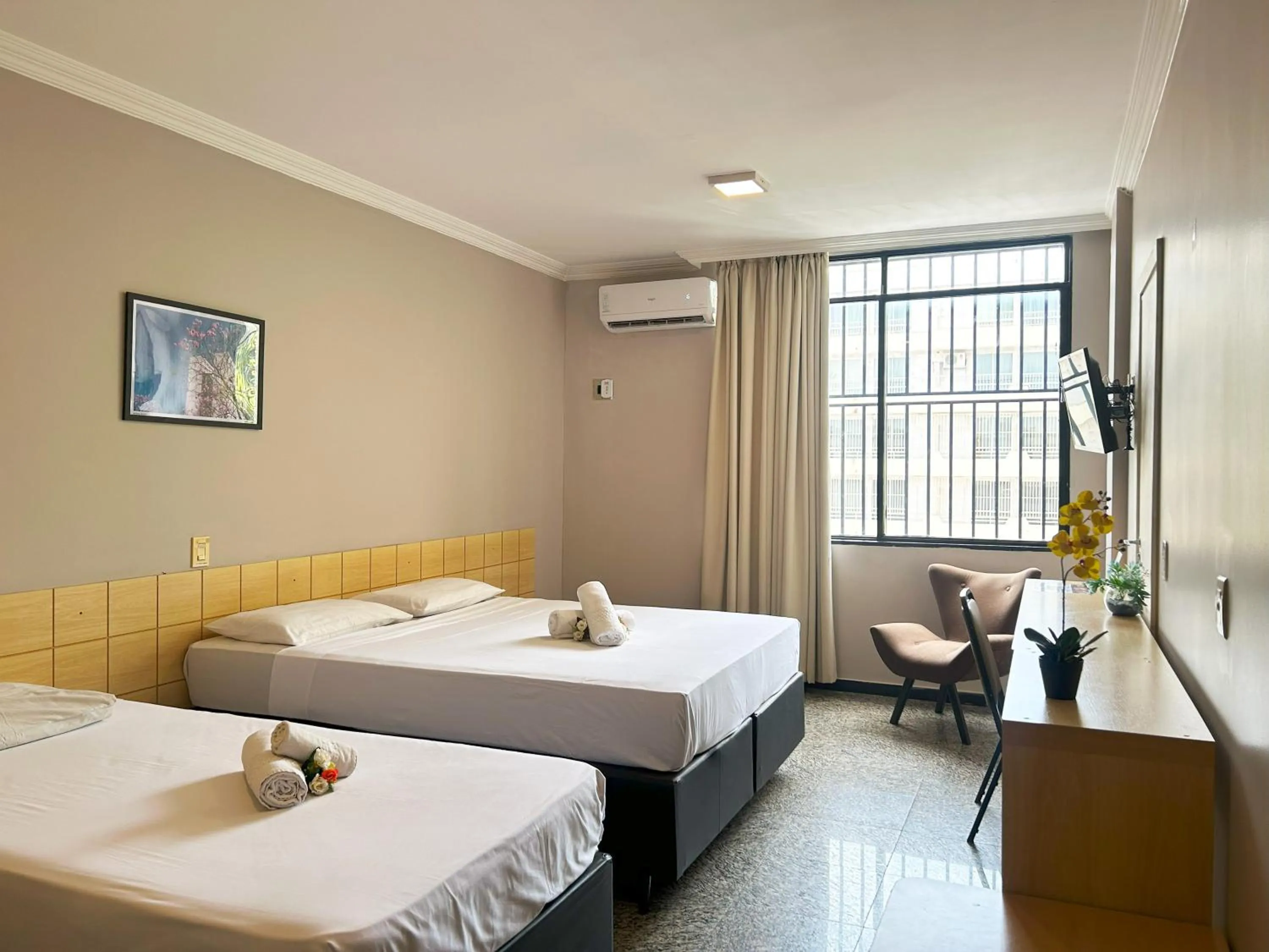 Bed in Hotel Diplomat by Bsb Inn