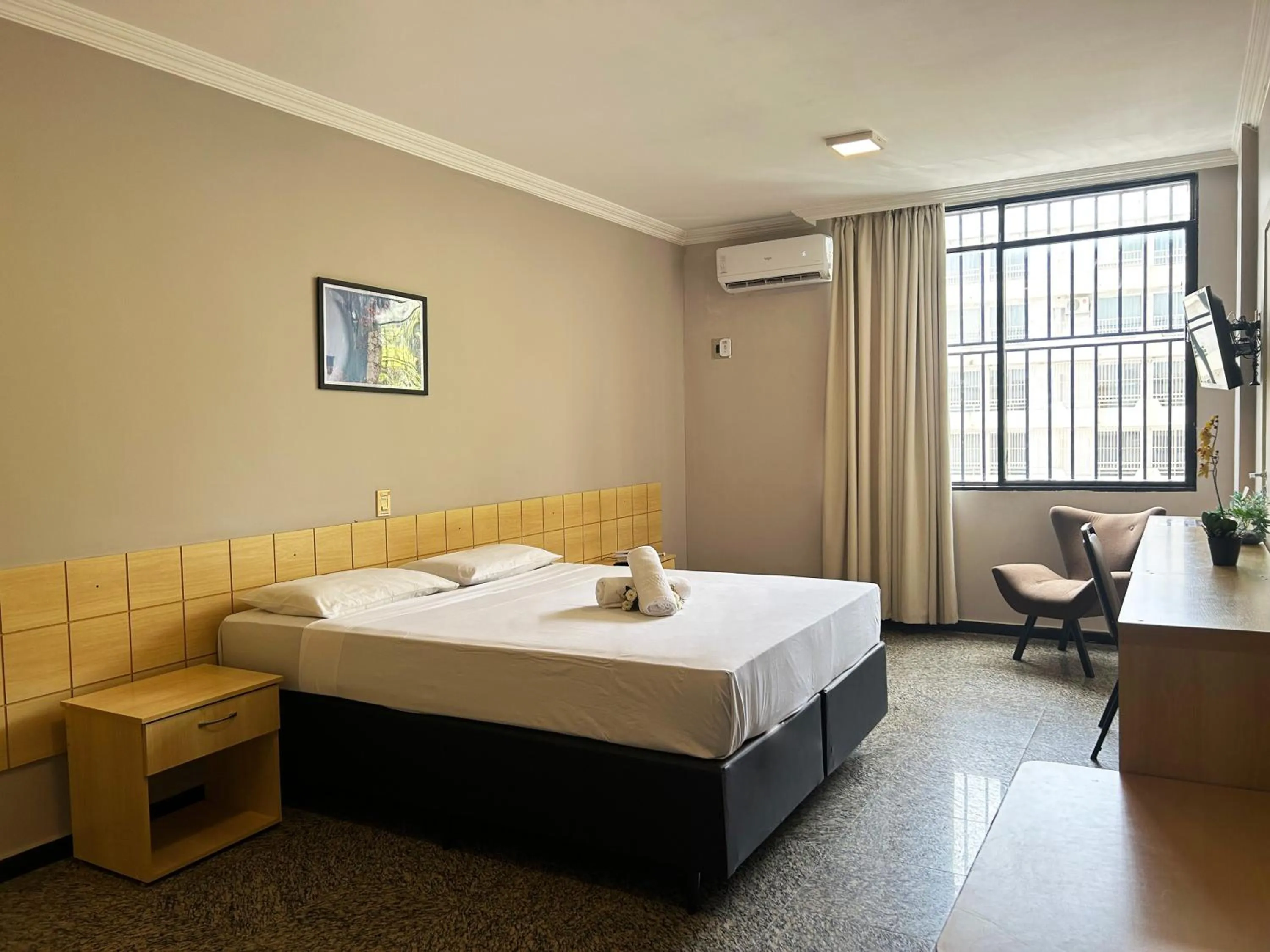 Bed in Hotel Diplomat by Bsb Inn