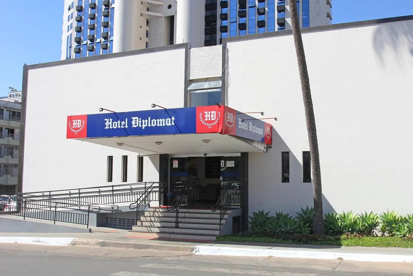 Facade/entrance in Hotel Diplomat by Bsb Inn