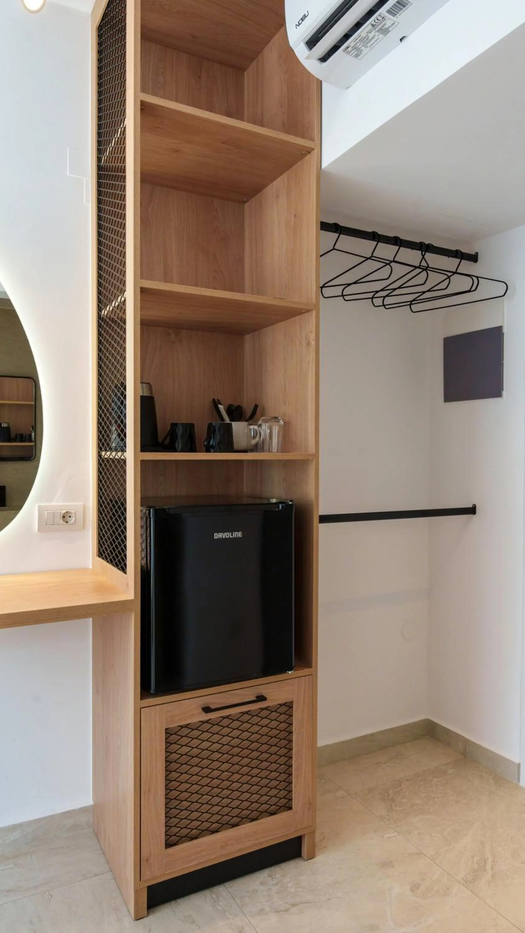 wardrobe in Stella Maria