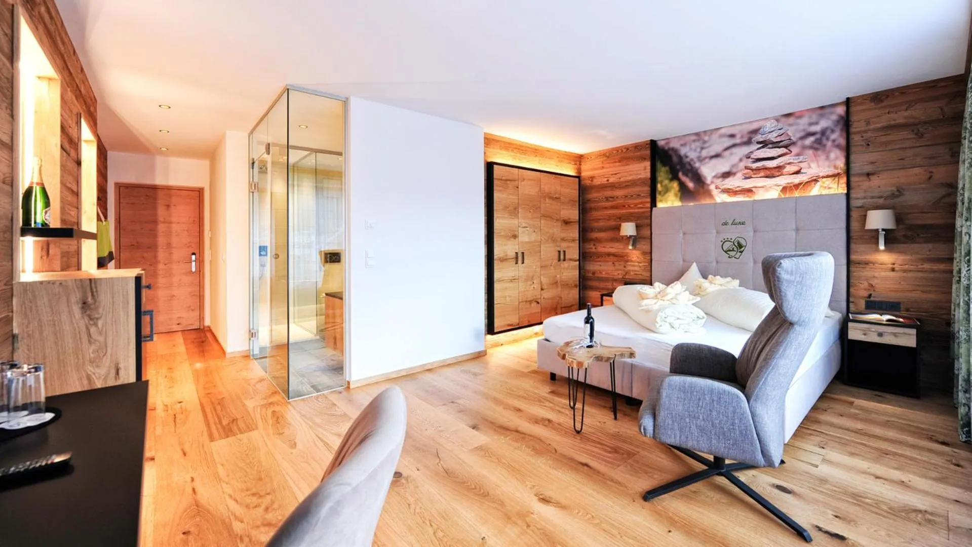 Photo of the whole room in Hotel Garni Stefanie