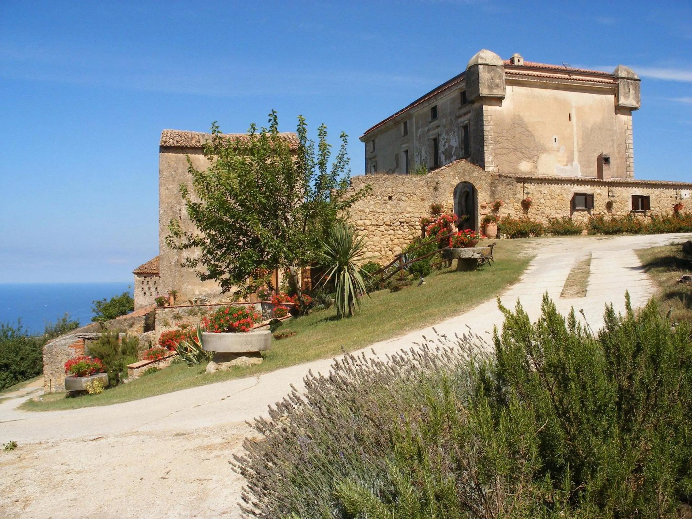 Facade/entrance in Il Castello di San Sergio