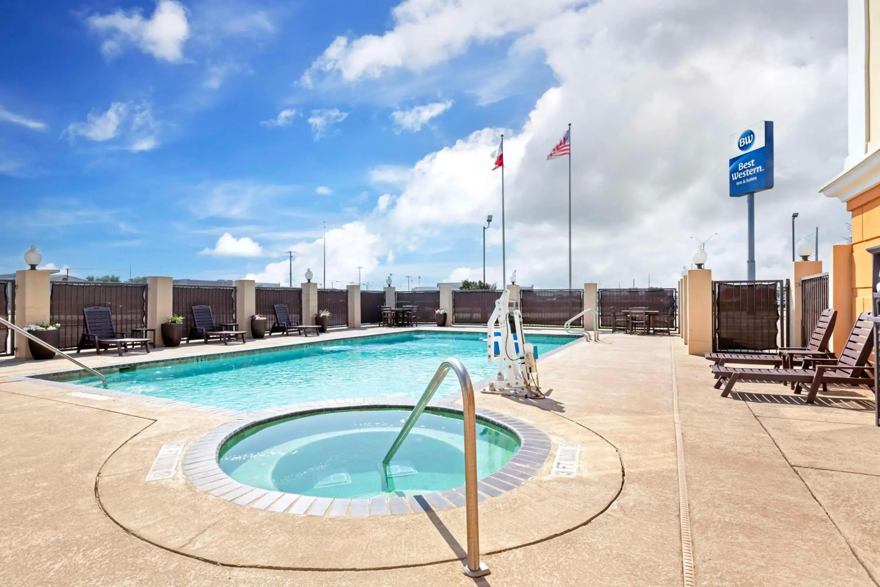 Pool view in Best Western Inn & Suites New Braunfels Pool view in Best Western Inn & Suites New Braunfels