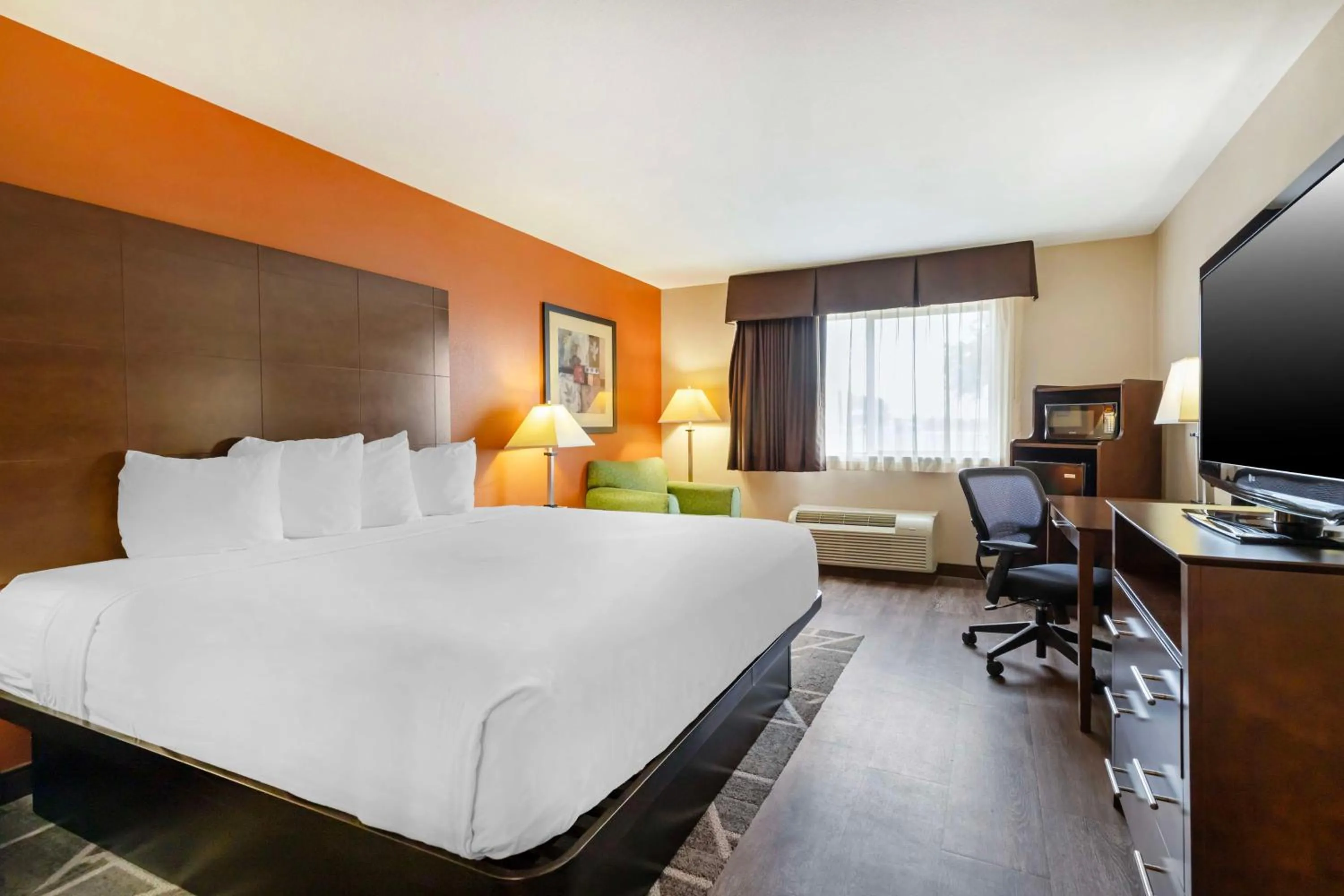 Bedroom, Bed in Best Western Inn & Suites New Braunfels