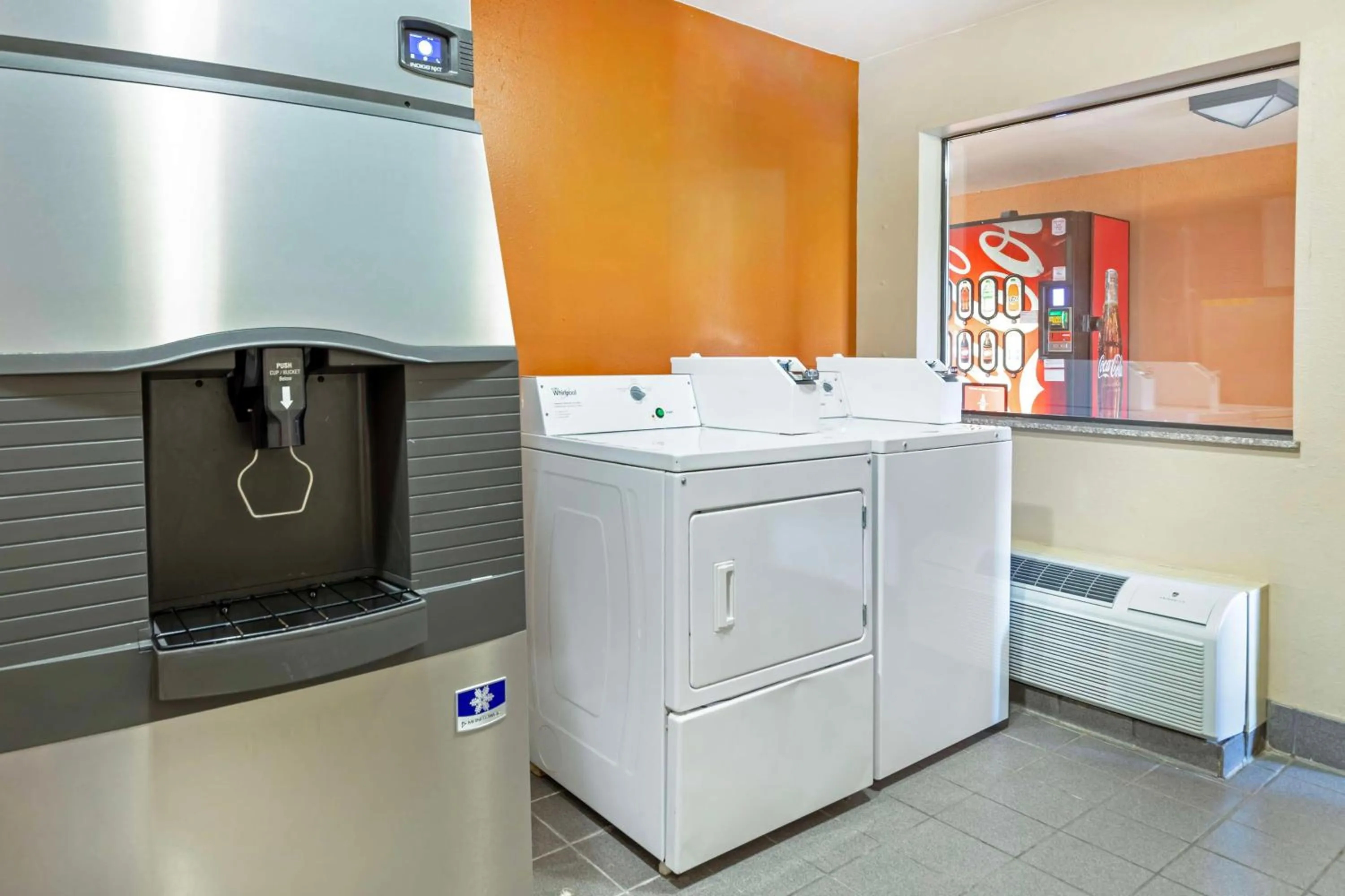 laundry in Best Western Inn & Suites New Braunfels