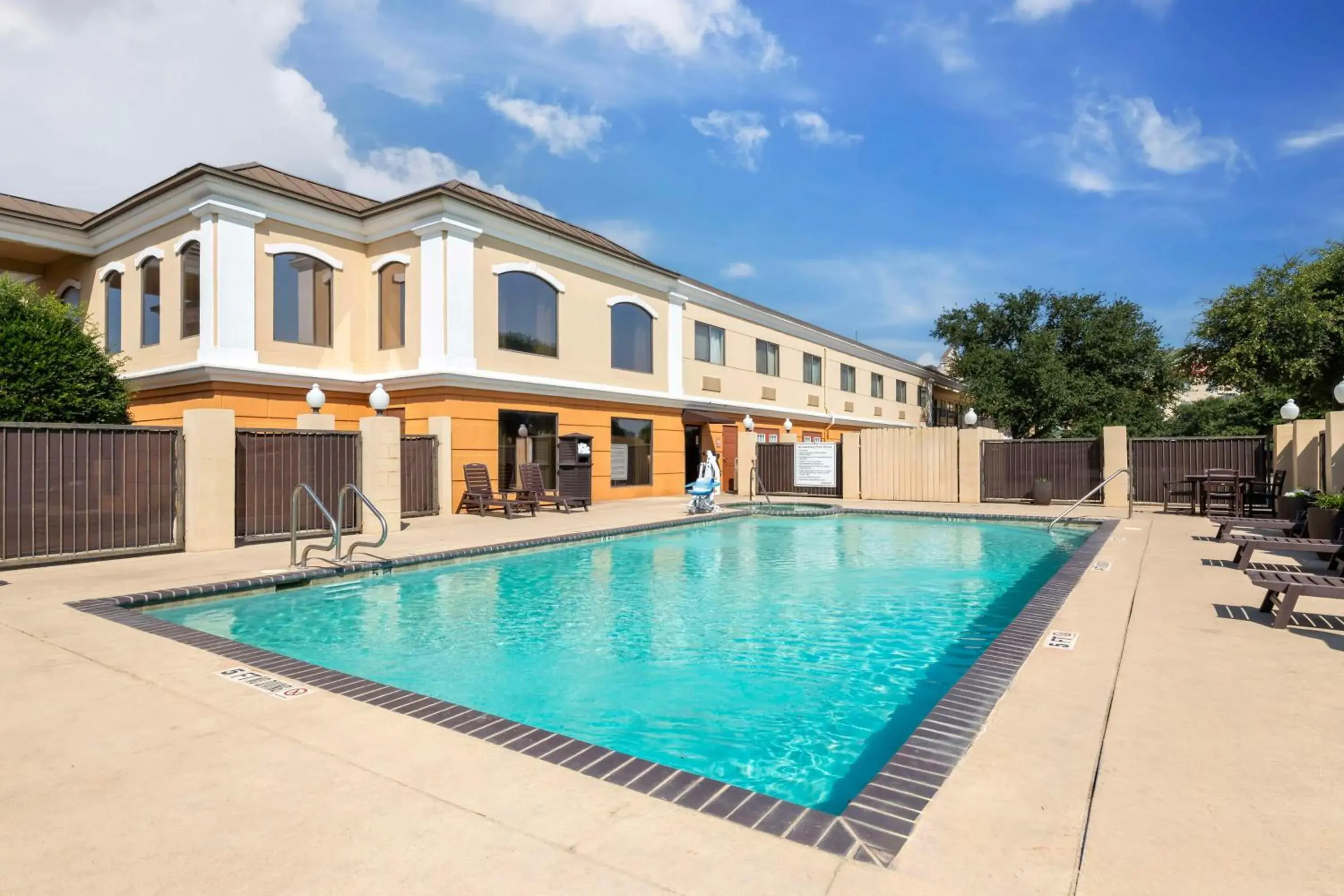 Pool view in Best Western Inn & Suites New Braunfels Pool view in Best Western Inn & Suites New Braunfels