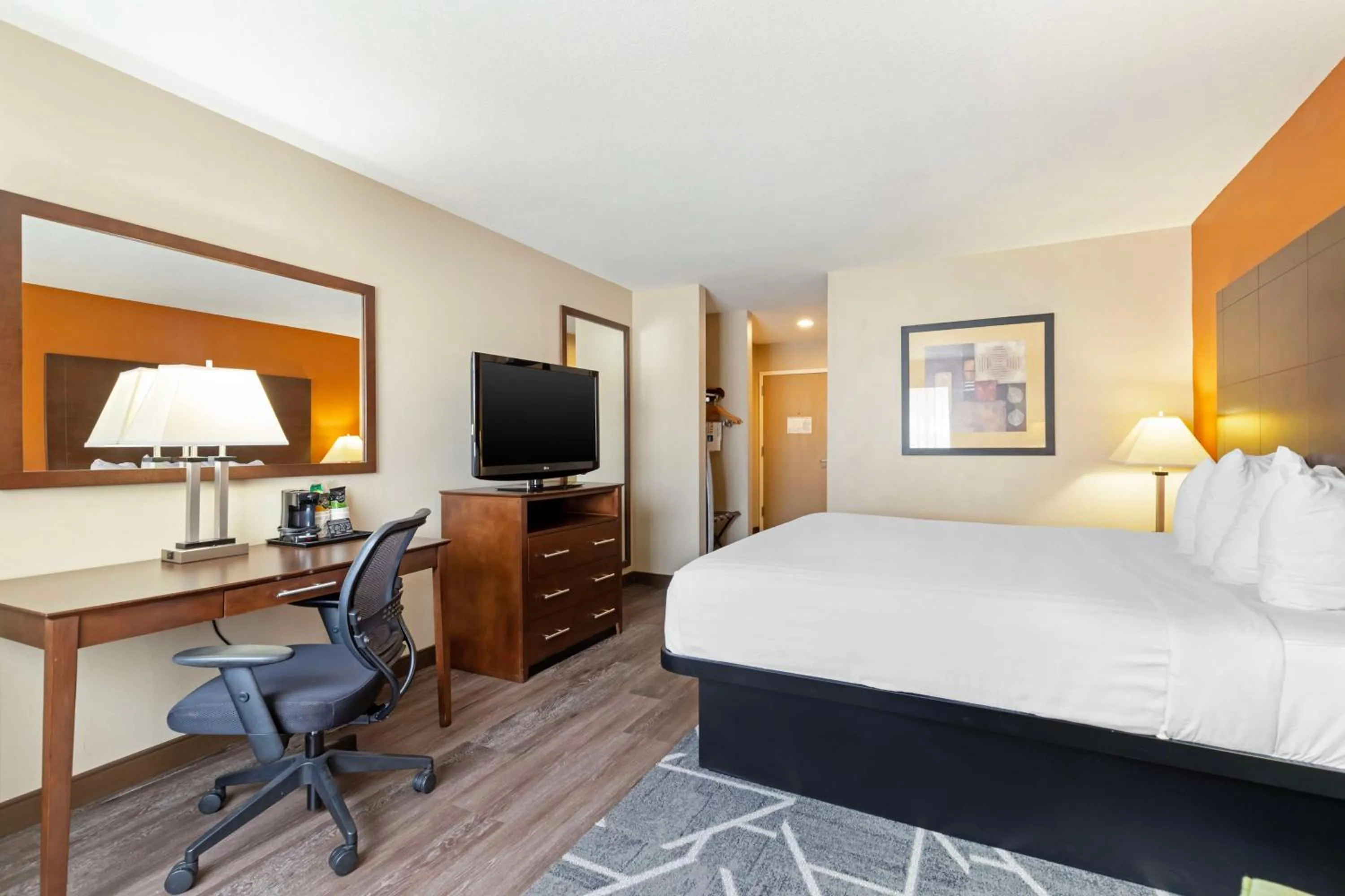 Bedroom, Bed in Best Western Inn & Suites New Braunfels