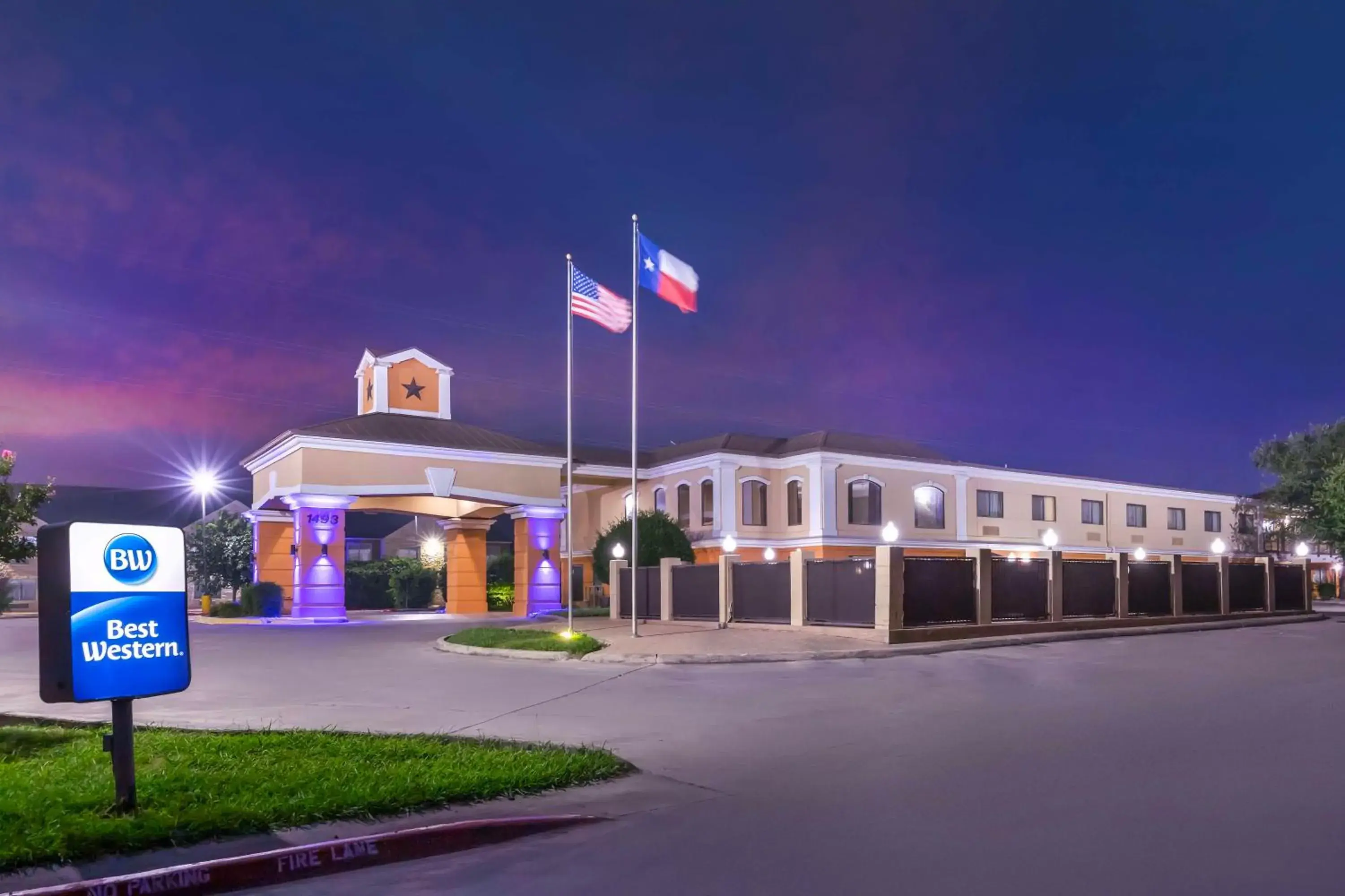 Property building in Best Western Inn & Suites New Braunfels Property building in Best Western Inn & Suites New Braunfels