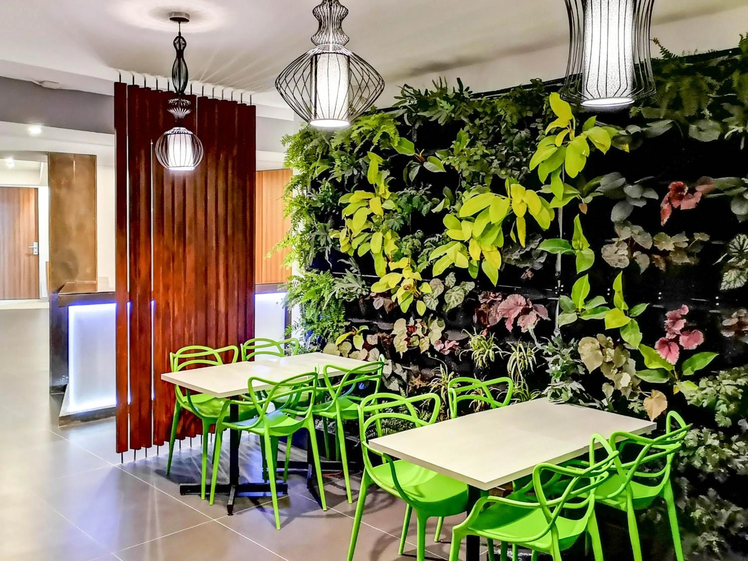 Restaurant/places to eat in Foresta Hotel