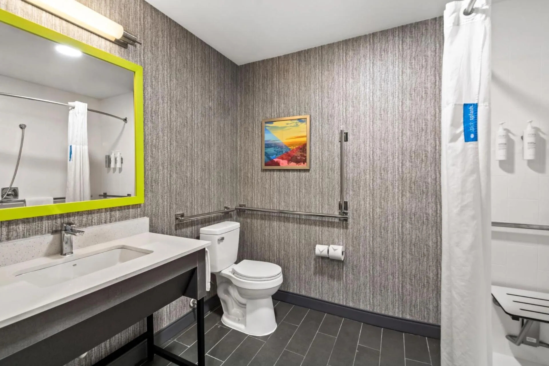 Bathroom in Hampton Inn Lexington - Georgetown I-75