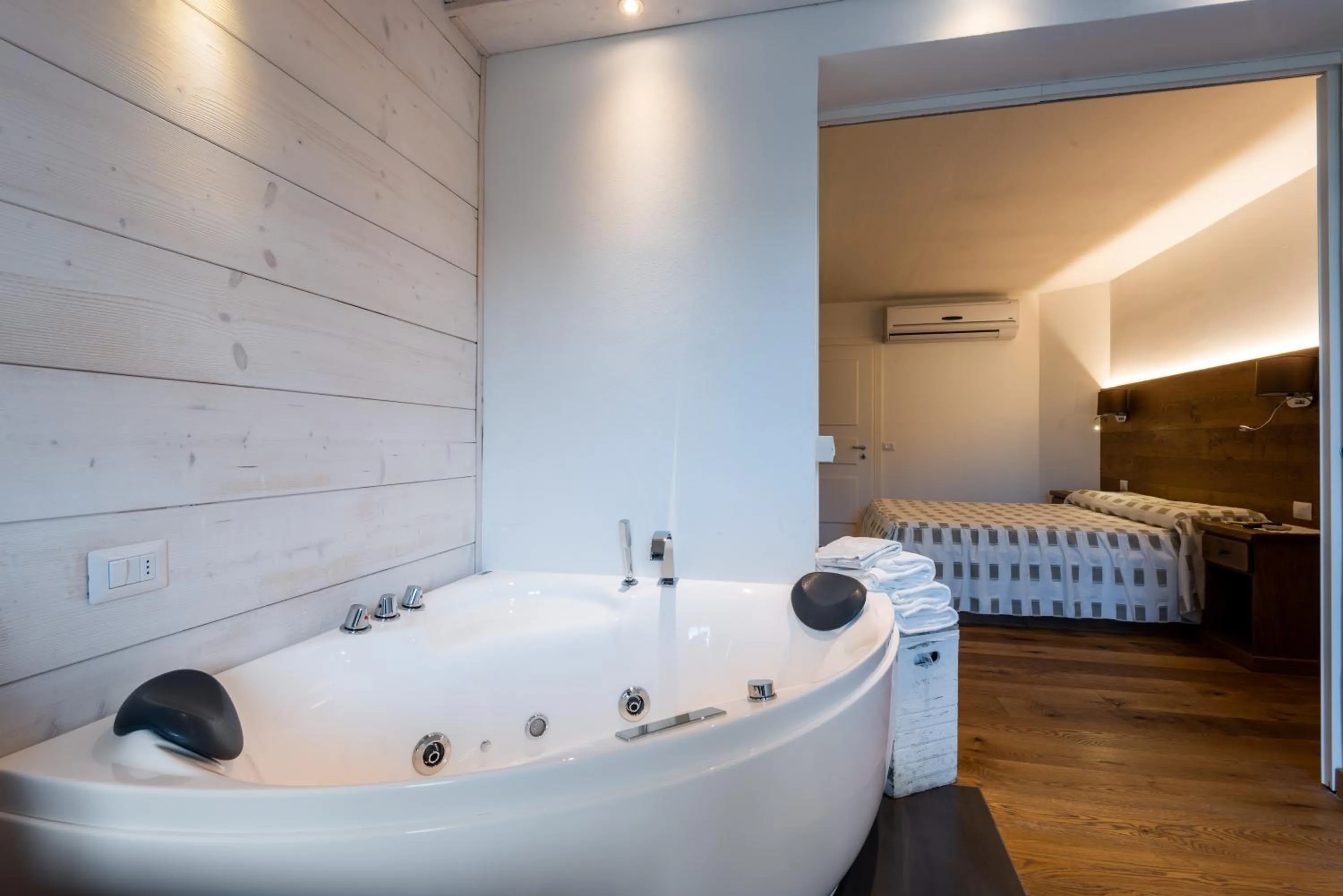 Hot Tub, Bed in Locanda Zita