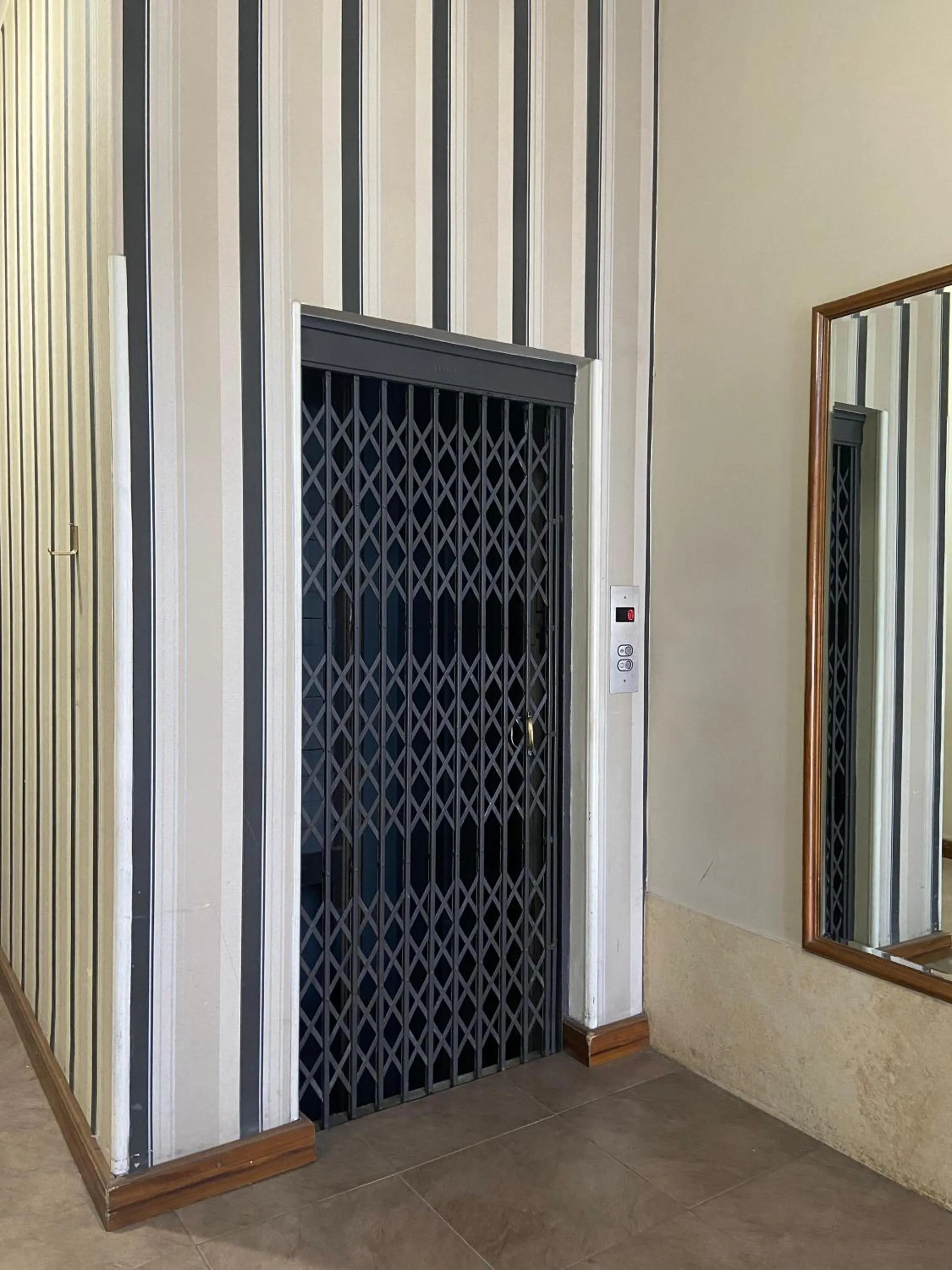 elevator in Hotel Selby